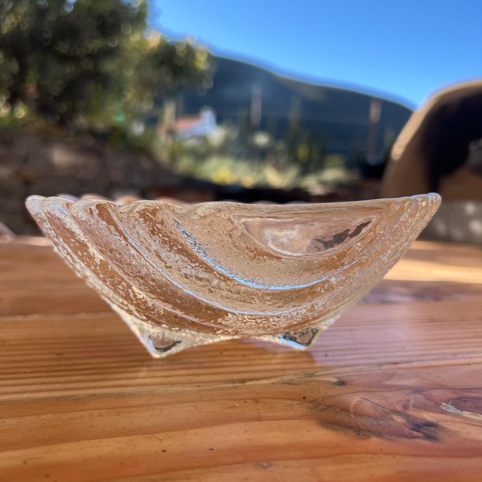 Vintage Sculptural Glass Shell Dish footed.
In the style of Blenko Glass Company.
No label
6.75 w x 6.88 d x 2.68 h
Preowned original vintage condition
See all images please.