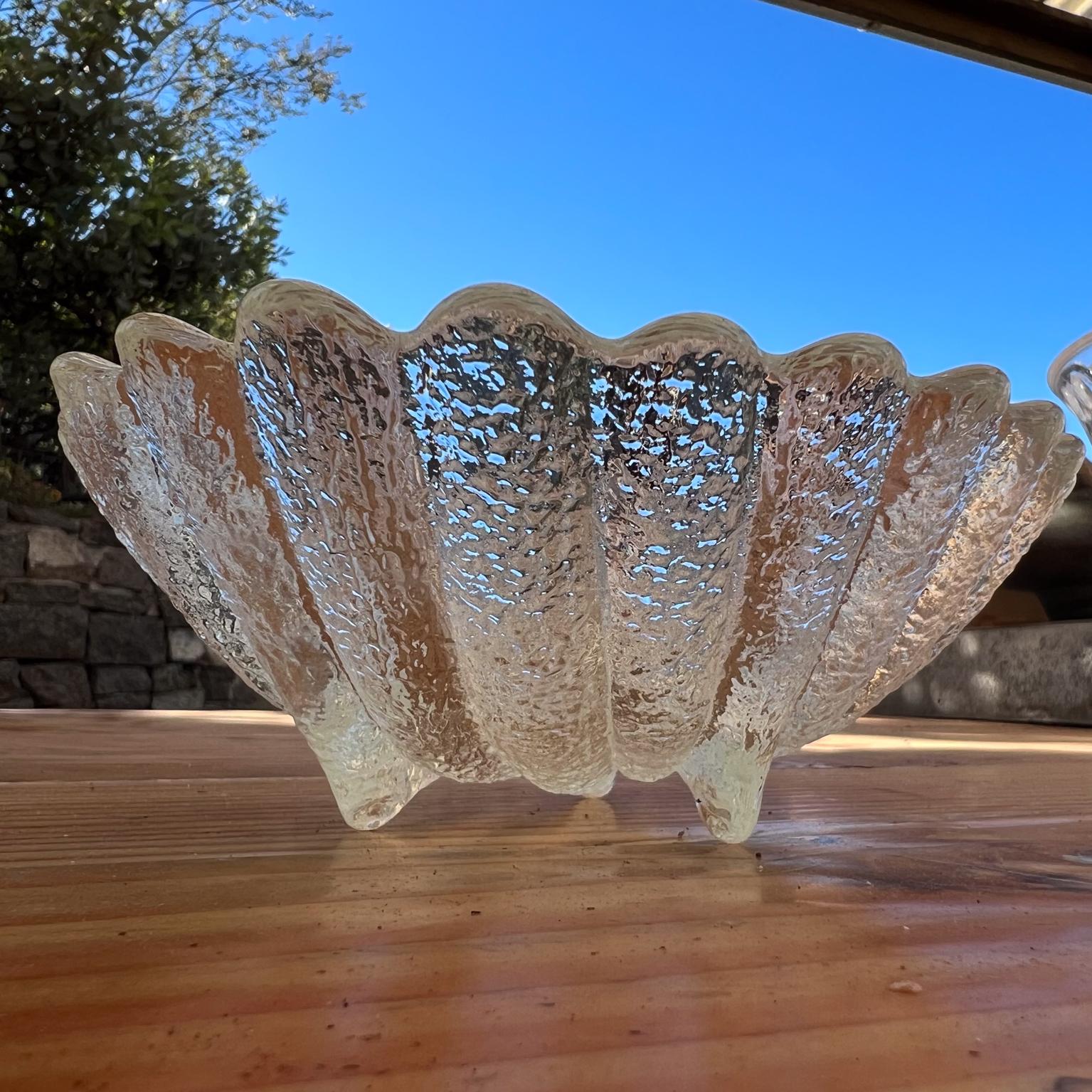 1980s Sculptural Glass Shell Footed Dish For Sale 2