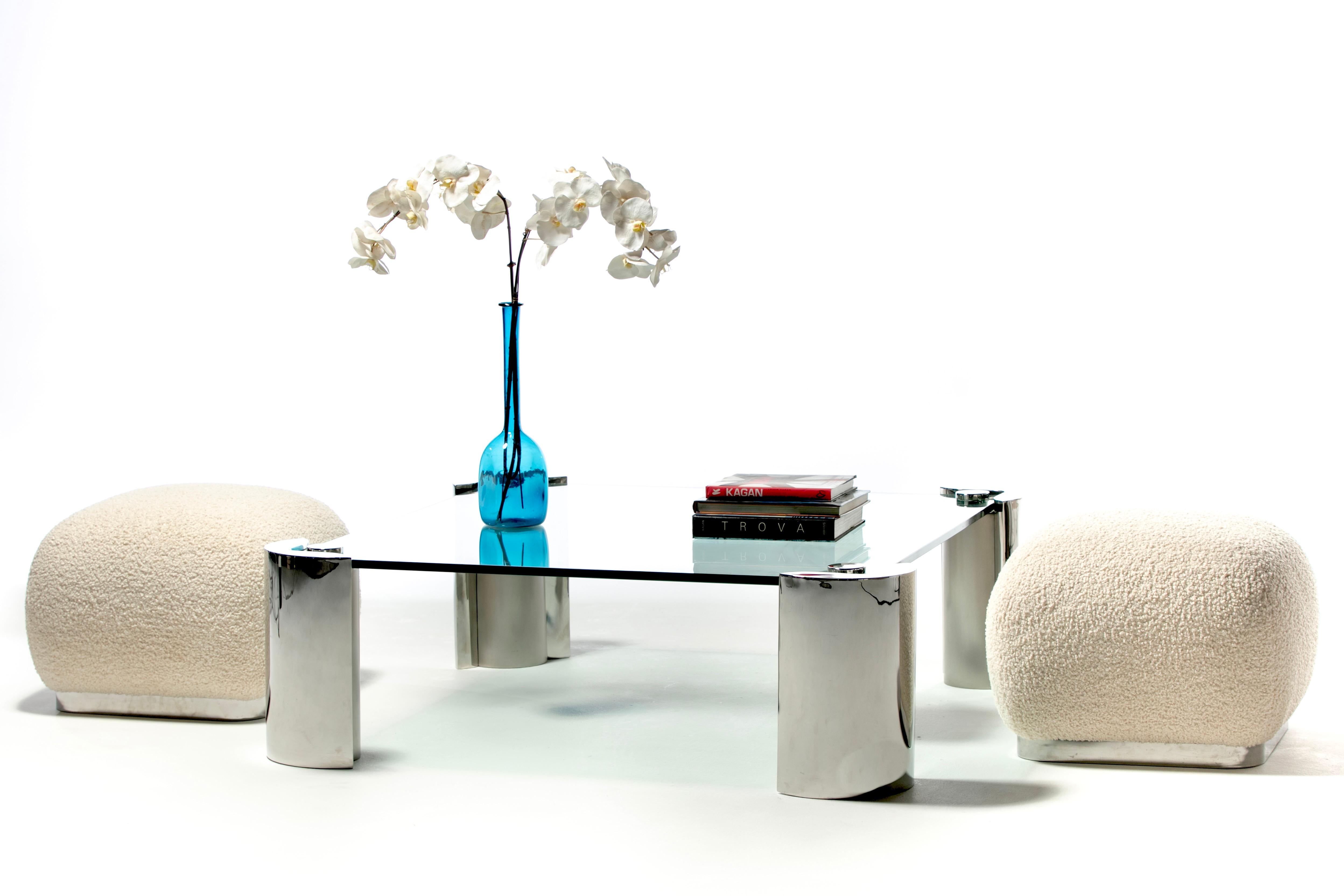 Moderne Table basse sculpturale Karl Springer des années 1980 en verre et acier inoxydable en vente