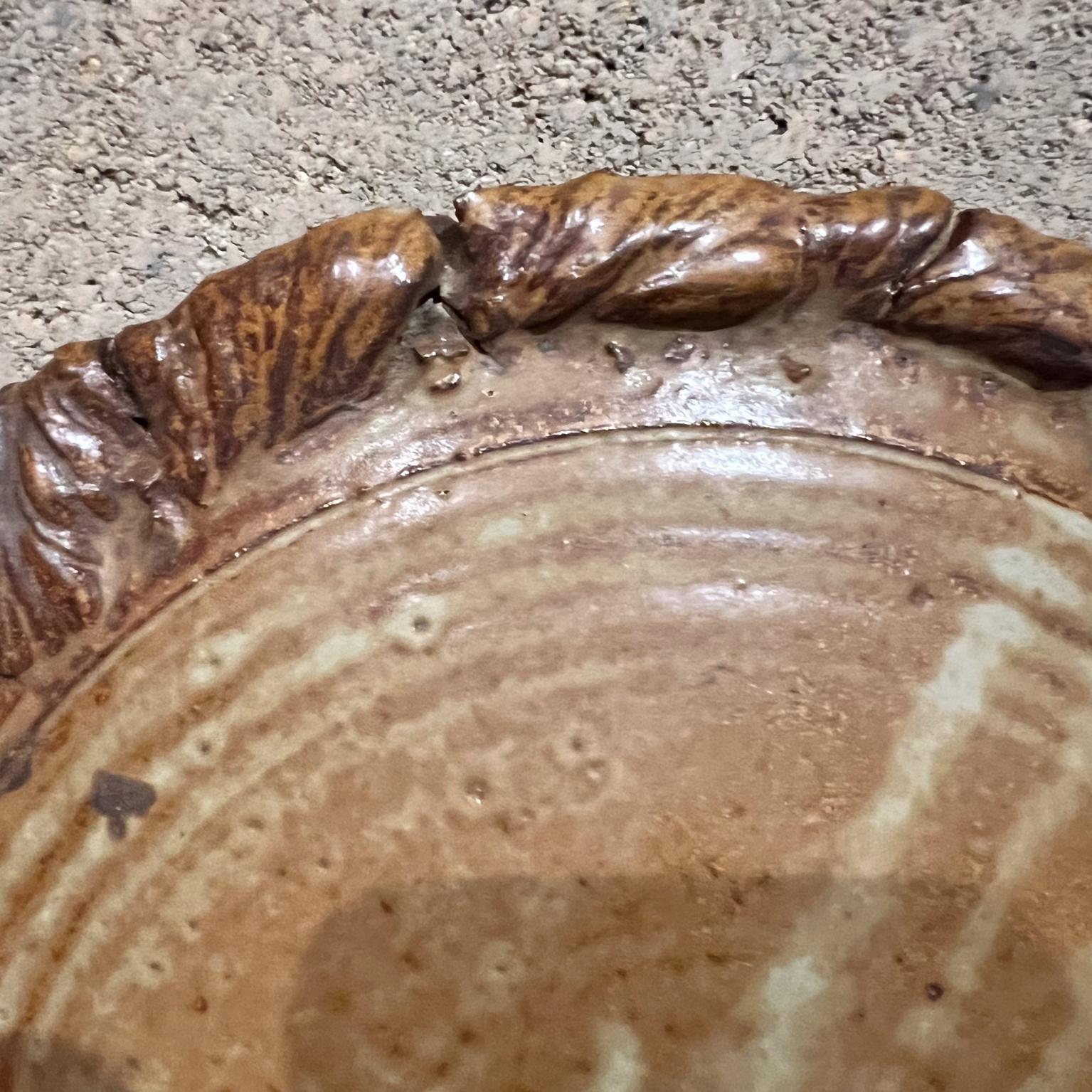Plato Cubierto de Arte Escultórico de Studio Pottery de los años 80 en venta 1