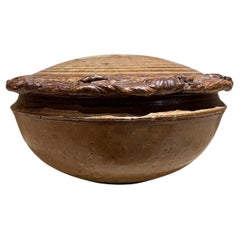 Plato Cubierto de Arte Escultórico de Studio Pottery de los años 80