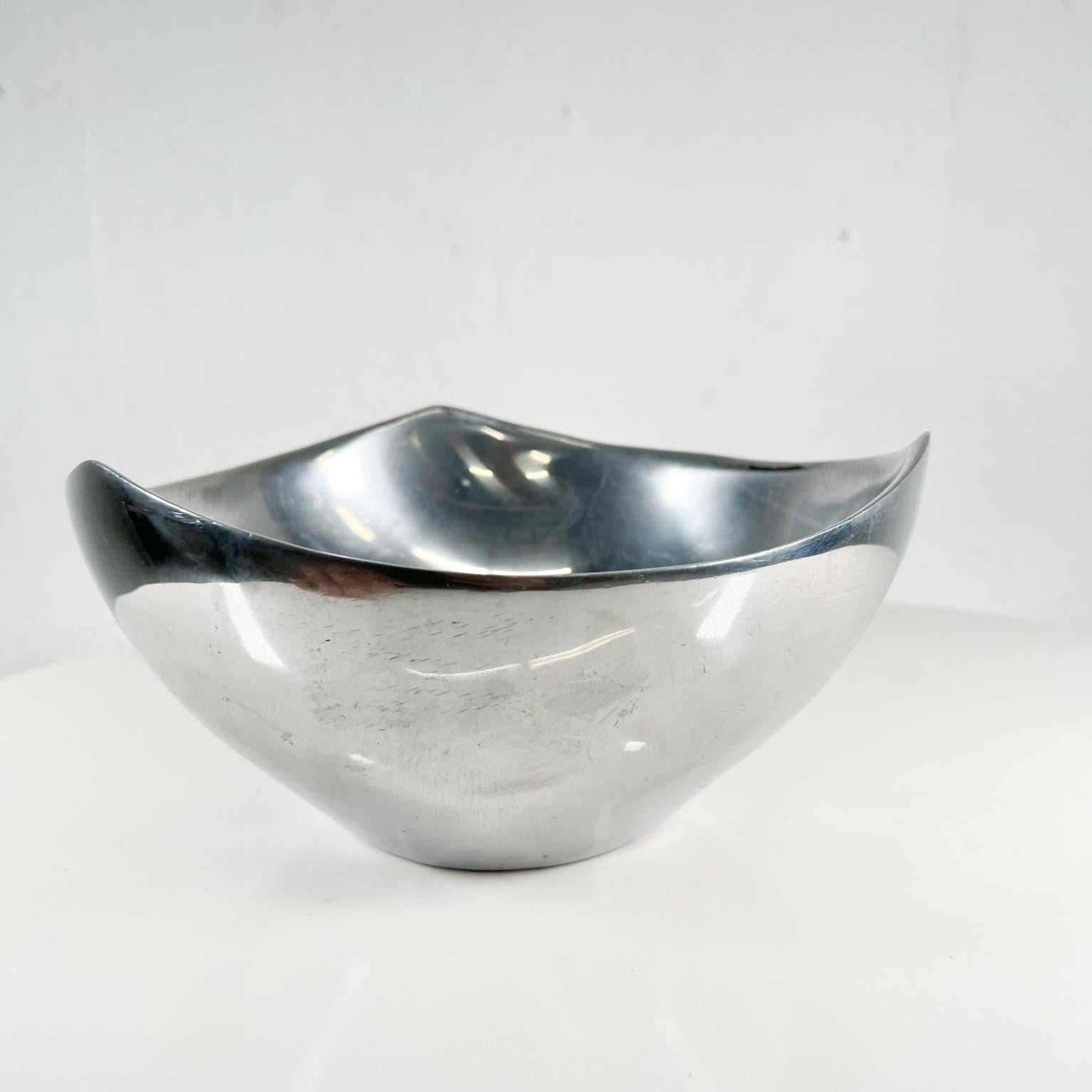 Modern 1980s Nambé Bowl Sculptural Tri Corner 527 New Mexico For Sale