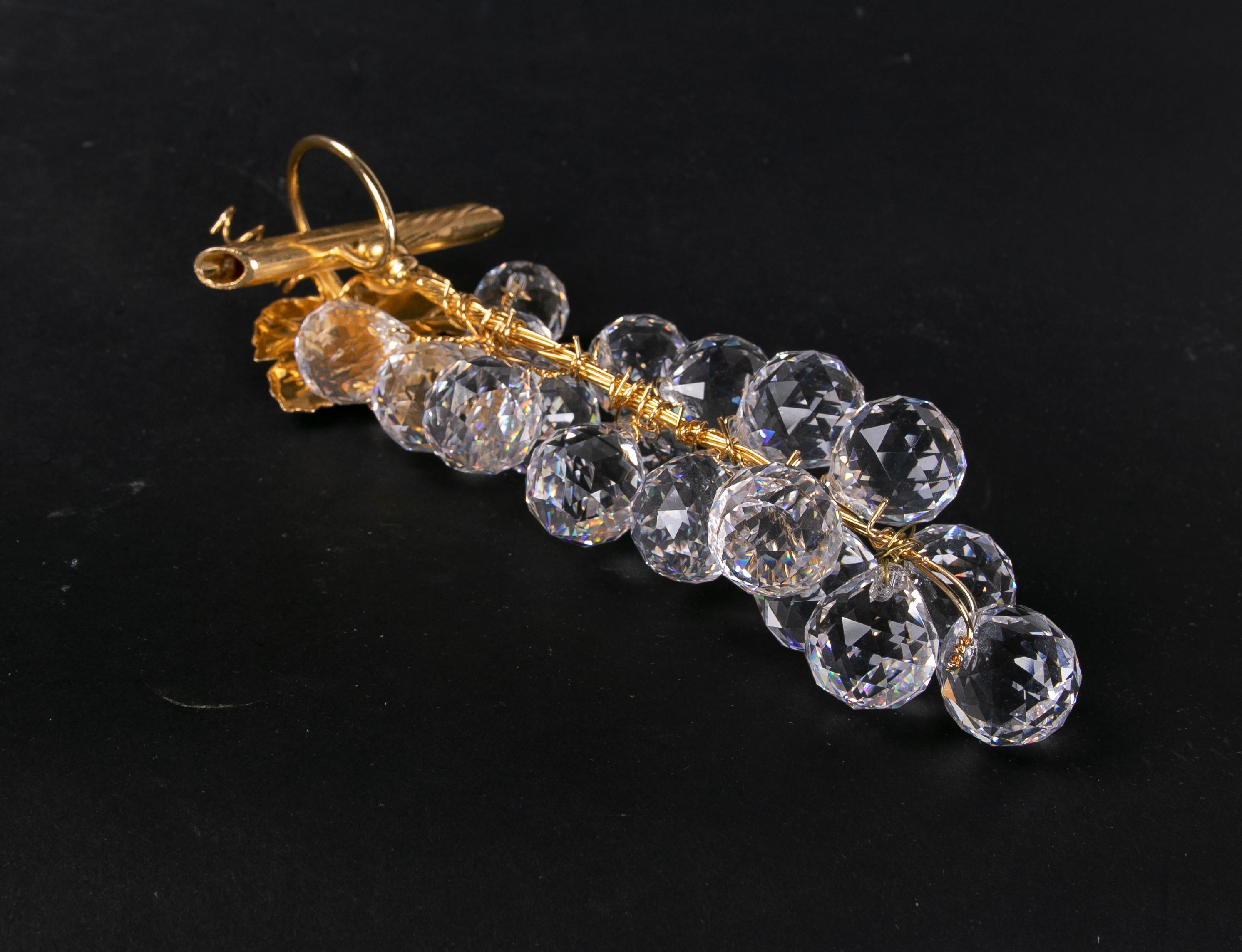 1980s sculpture of grapes with stem in bronze and grapes in crystal.