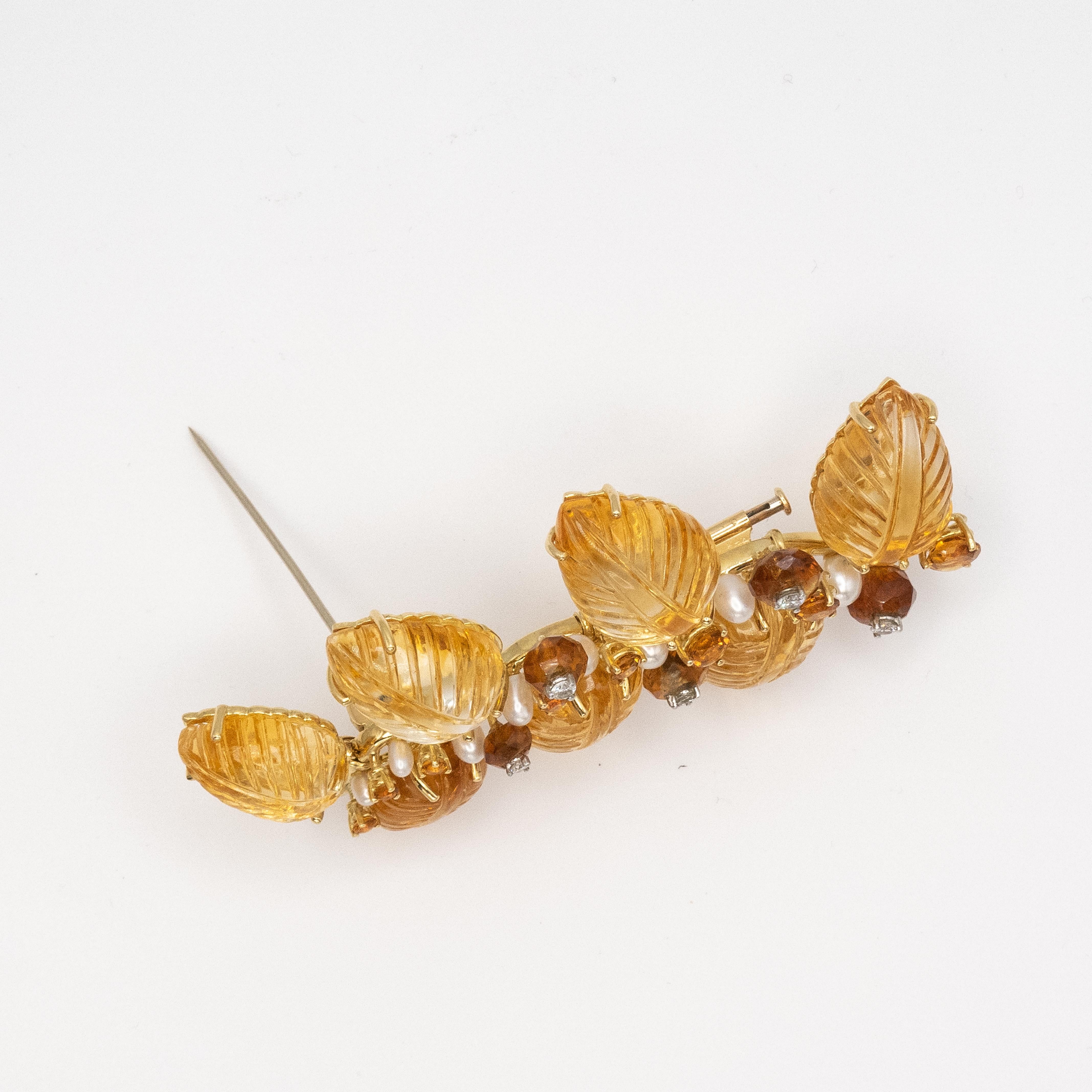 Seaman Schepps 18K Yellow Gold Diamond Citrine Leaf Brooch c. 1980s In Excellent Condition For Sale In New York, NY