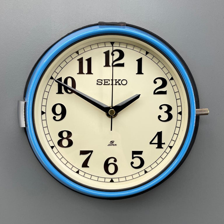 Seiko super tanker slave clock refinished in blue.

A reclaimed and restored maritime slave clock.

These clocks were used in great numbers on super tankers, cargo ships and military vessels built during the 1970s and housed a movement that