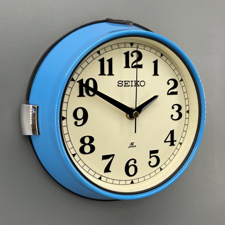 1980s Seiko Blue and White Retro Vintage Industrial Antique Steel Quartz Clock In Excellent Condition In Leicester, Leicestershire