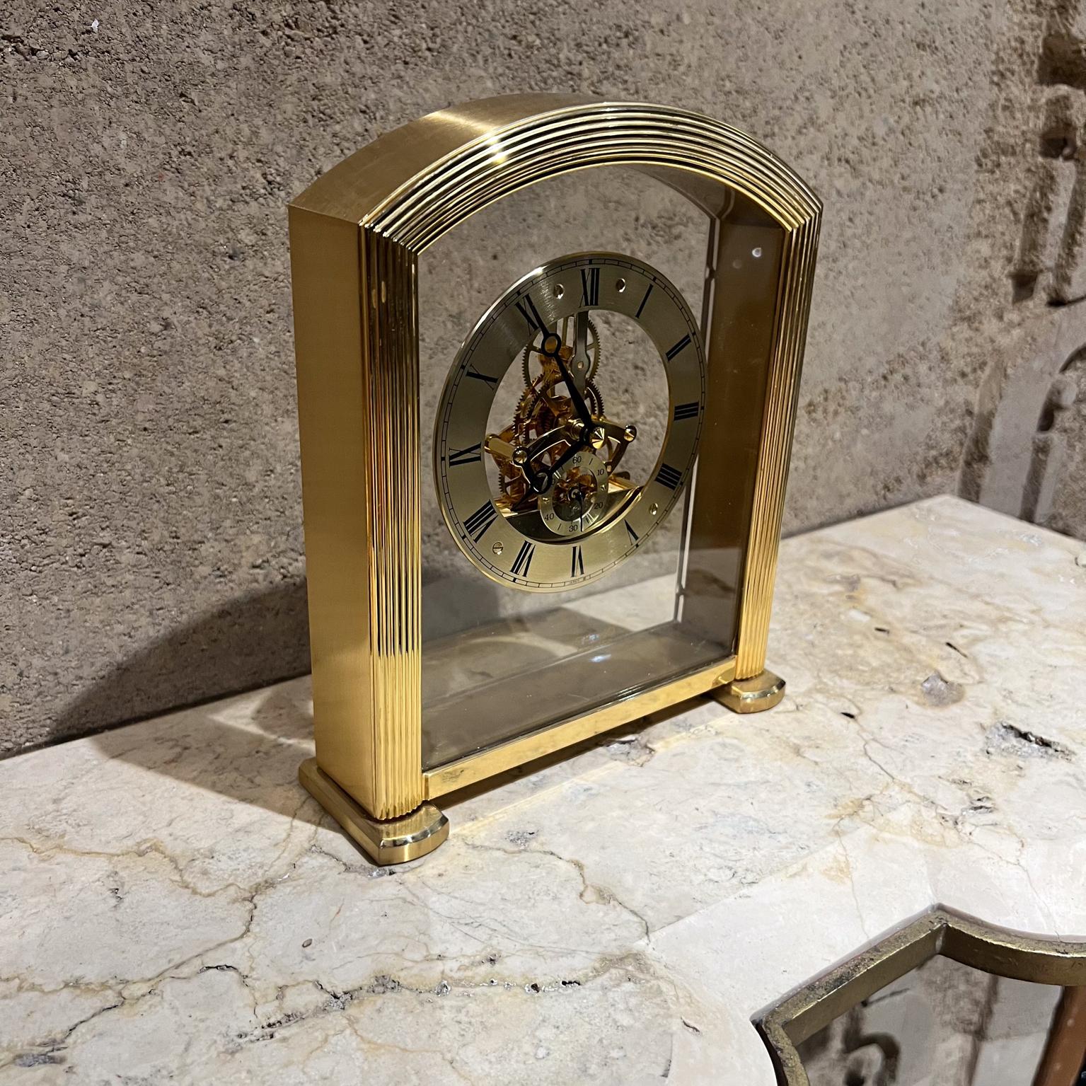 1980s Seiko Quartz Skeleton Desk Clock in Brass In Good Condition For Sale In Chula Vista, CA