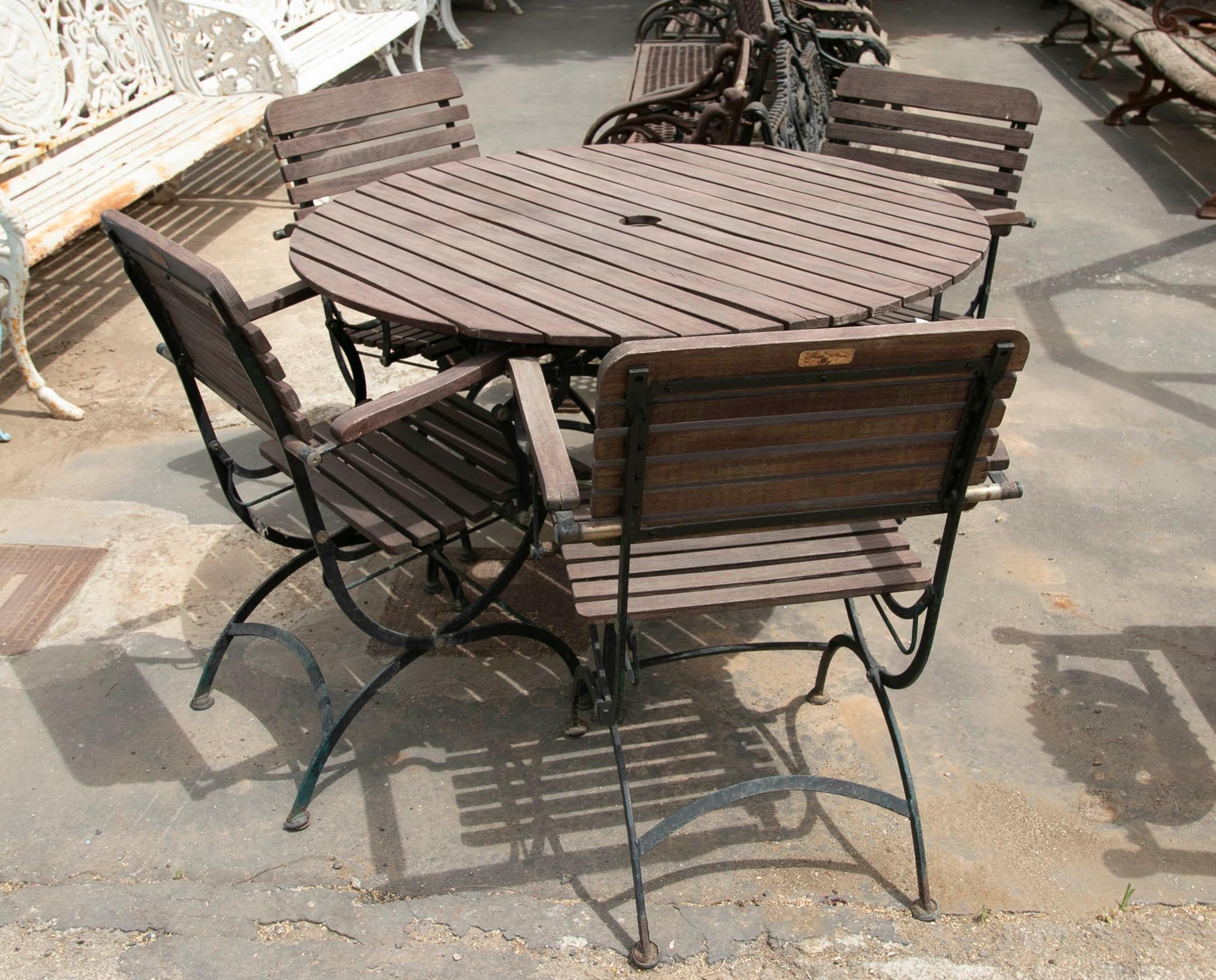 Italian 1980s Set Consisting of Table and Four Chairs in iron and wood For Sale
