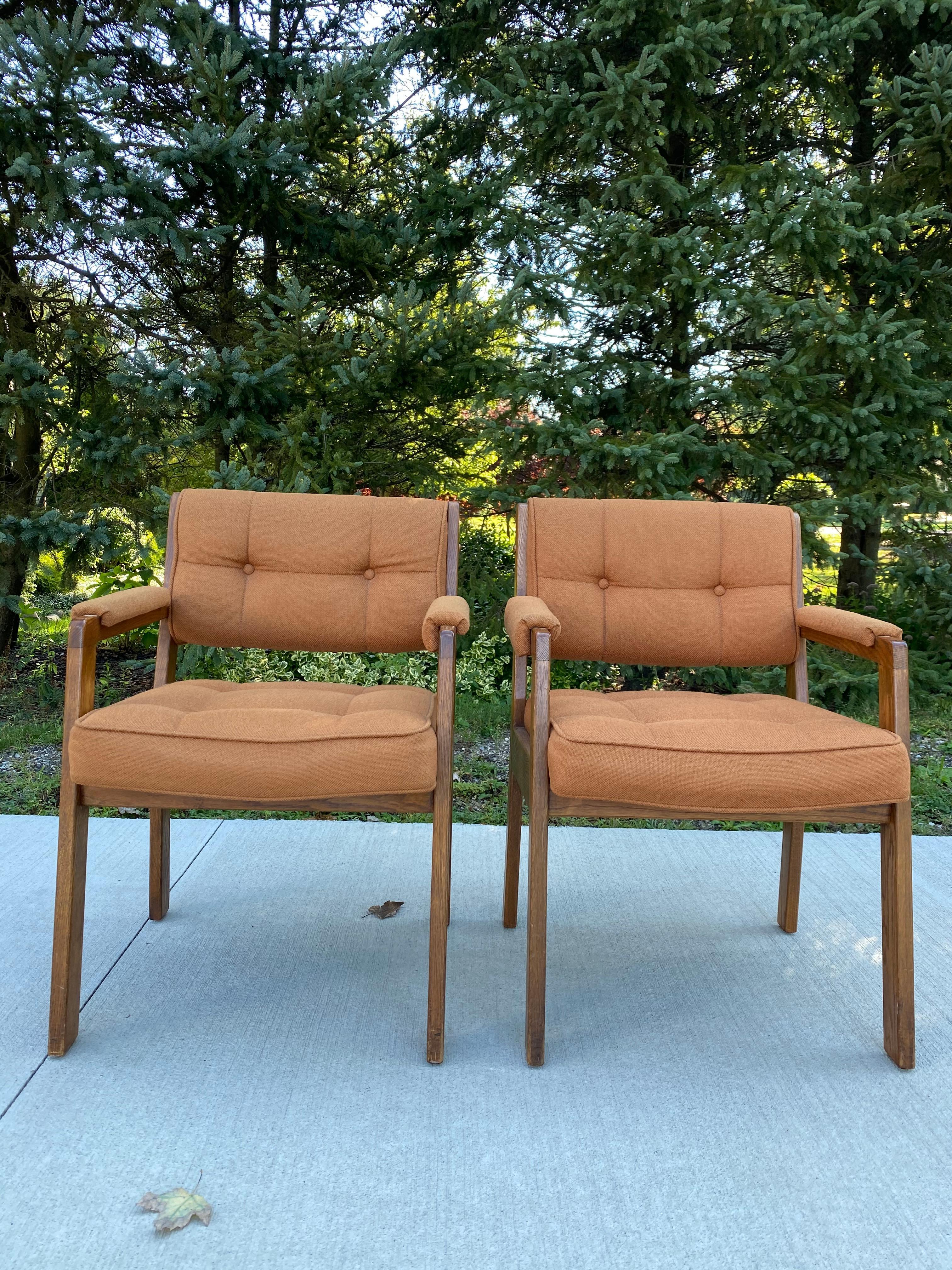 Set of 2 orange Mid-Century Modern style accent chairs in an eye-catching orange fabric by La-Z-Boy. The chairs are very sturdy and comfortable. They have been cleaned but the right chair holds a light stain on its left and right arms, see picture.