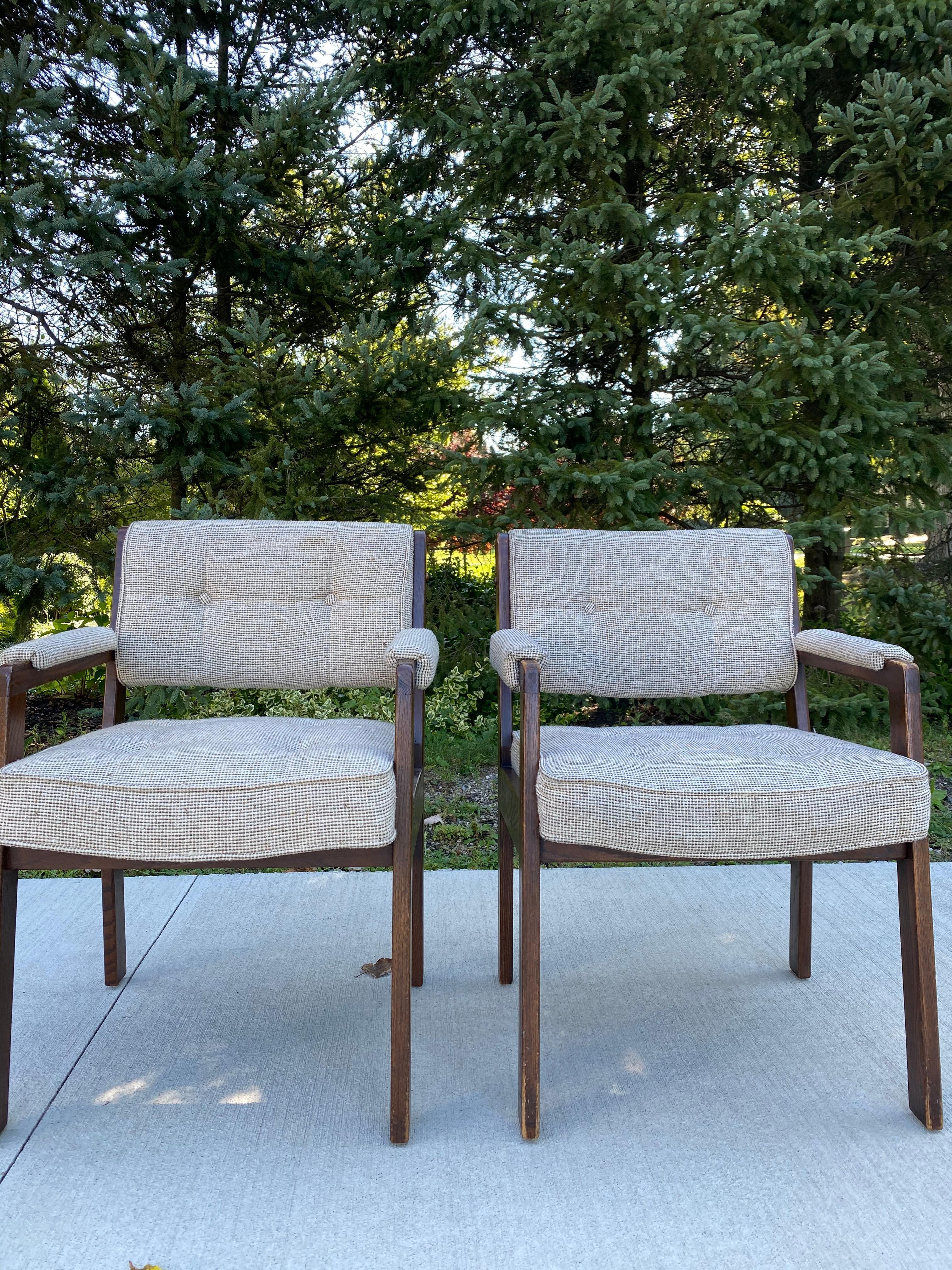 Set of 2 white/gray Mid-Century Modern style accent chairs in an eye-catching tweed fabric by La-Z-Boy. The chairs are very sturdy and comfortable. They have been cleaned but the chairs hold some imperfections on the wood frames, see picture.