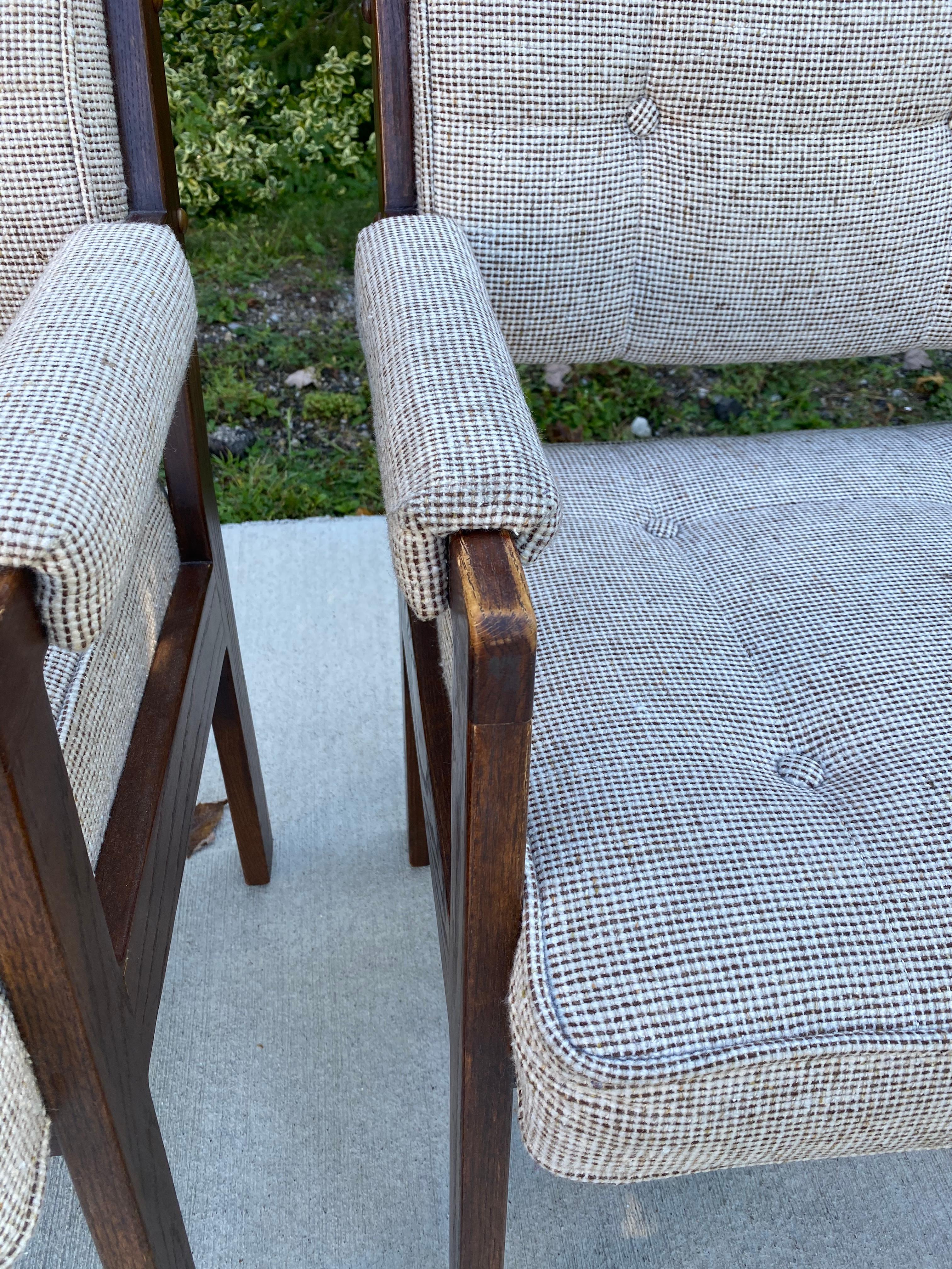 1980s Set of 2 White/Gray Mid-Century Modern Style Accent Chairs In Good Condition In Medina, OH