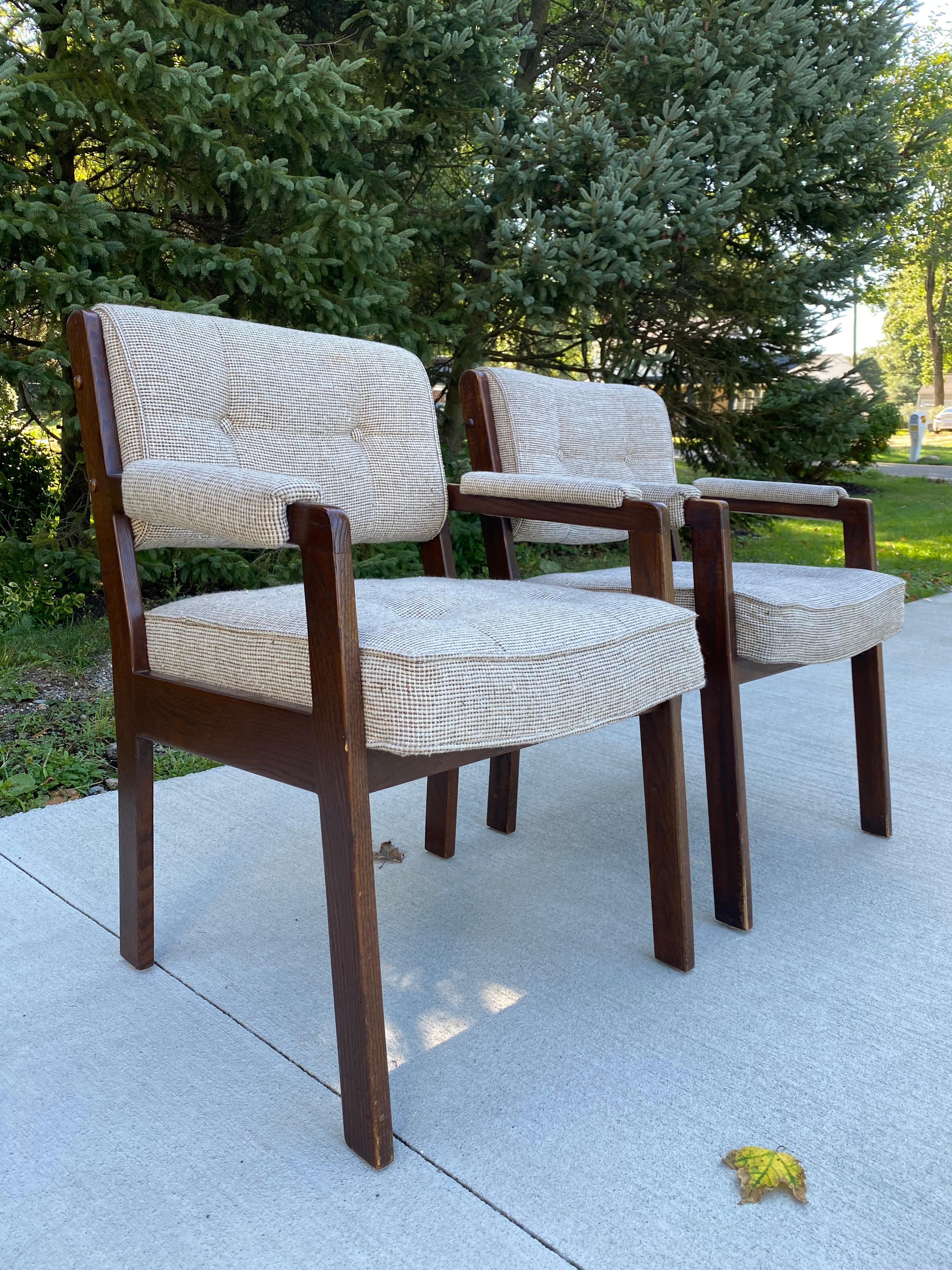 Late 20th Century 1980s Set of 2 White/Gray Mid-Century Modern Style Accent Chairs