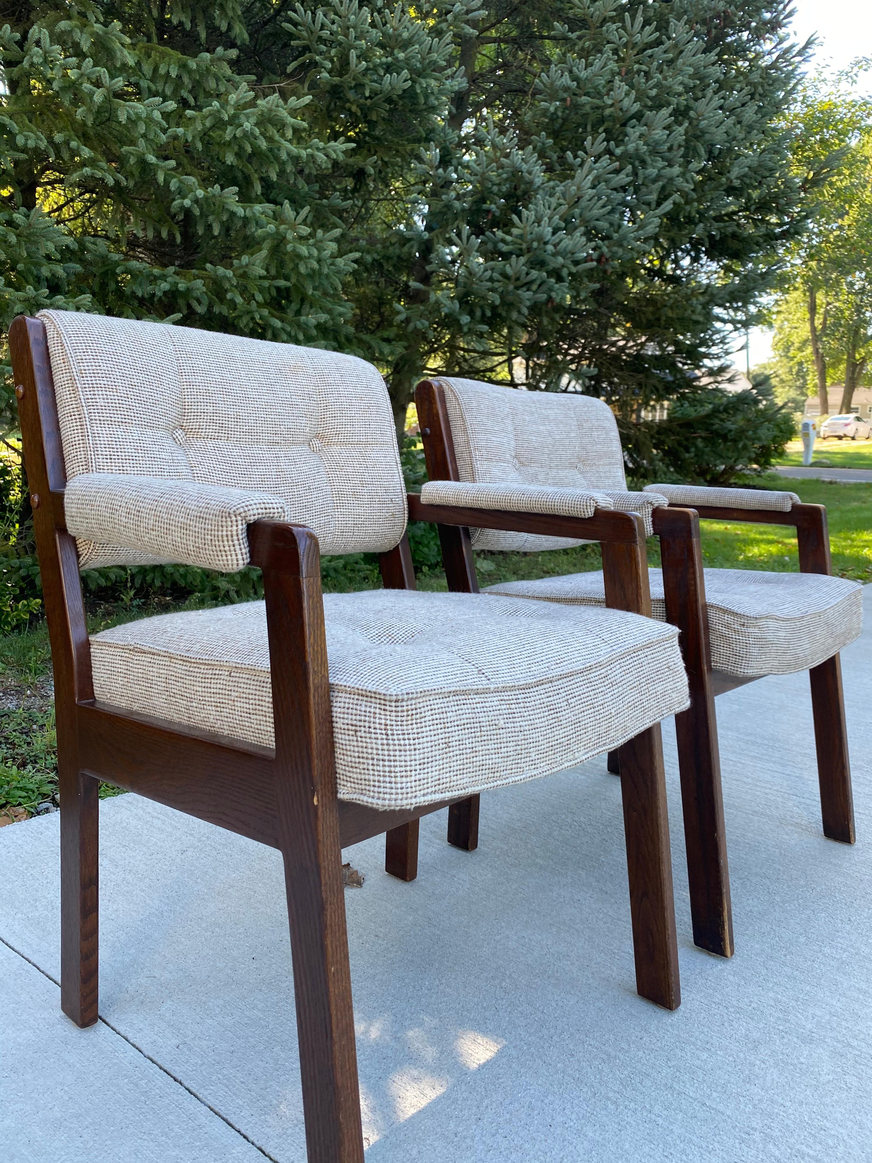 Fabric 1980s Set of 2 White/Gray Mid-Century Modern Style Accent Chairs