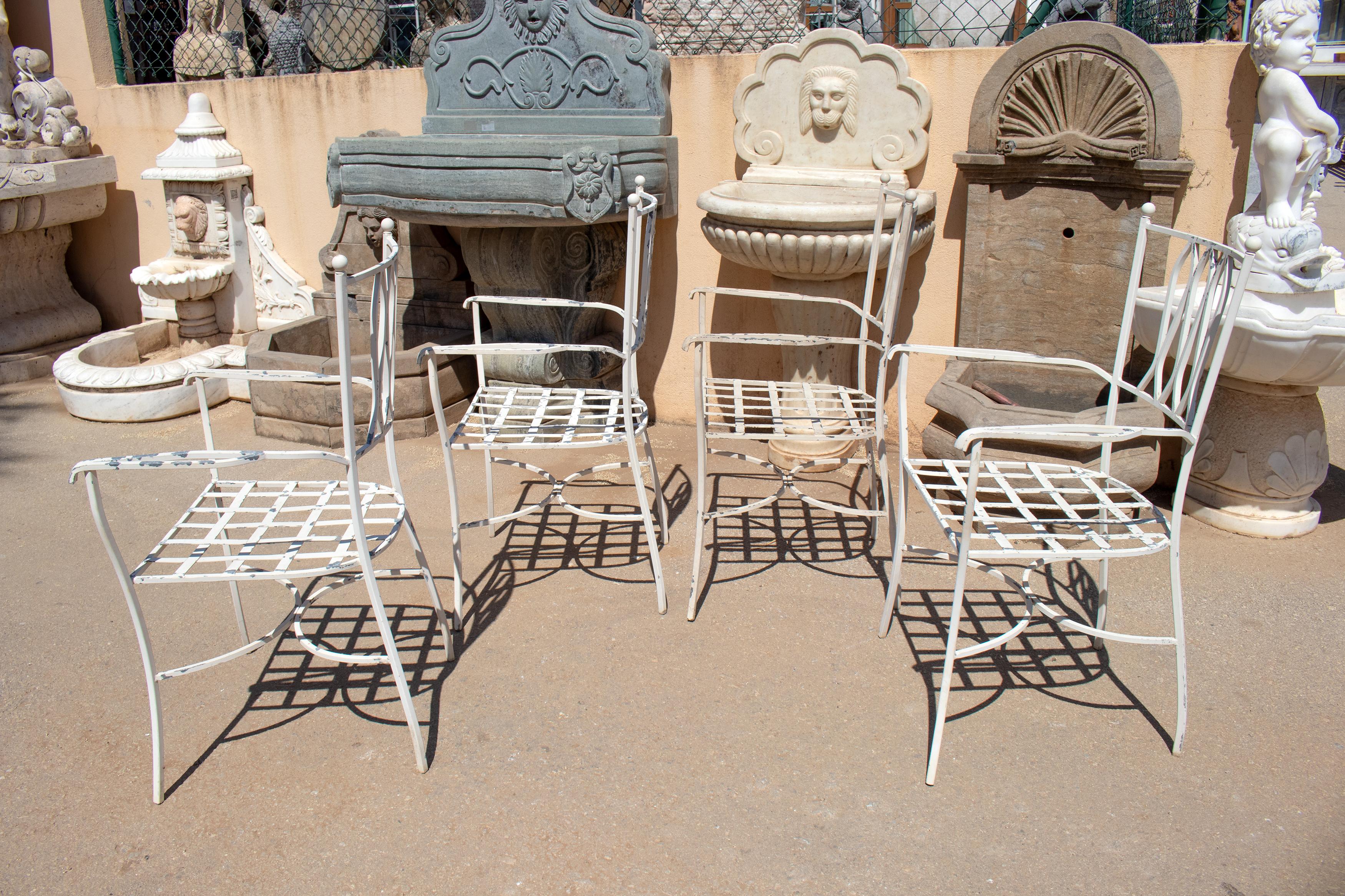 1980s Set of 4 Aluminium Garden Chairs Painted in White In Good Condition In Marbella, ES