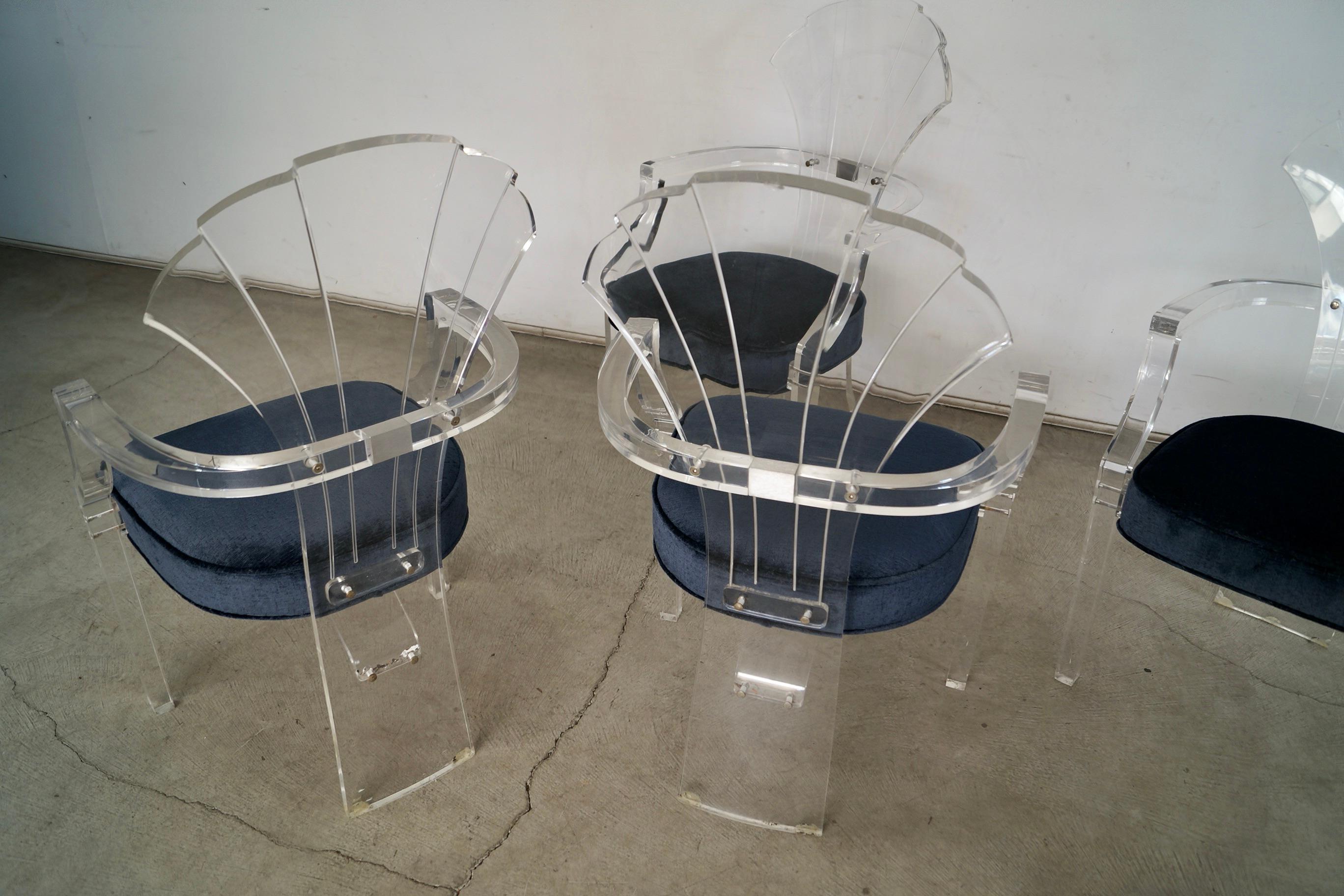 Set di 4 poltrone da pranzo Hollywood Regency Art Deco in lucite e velluto degli anni '80 in vendita 10