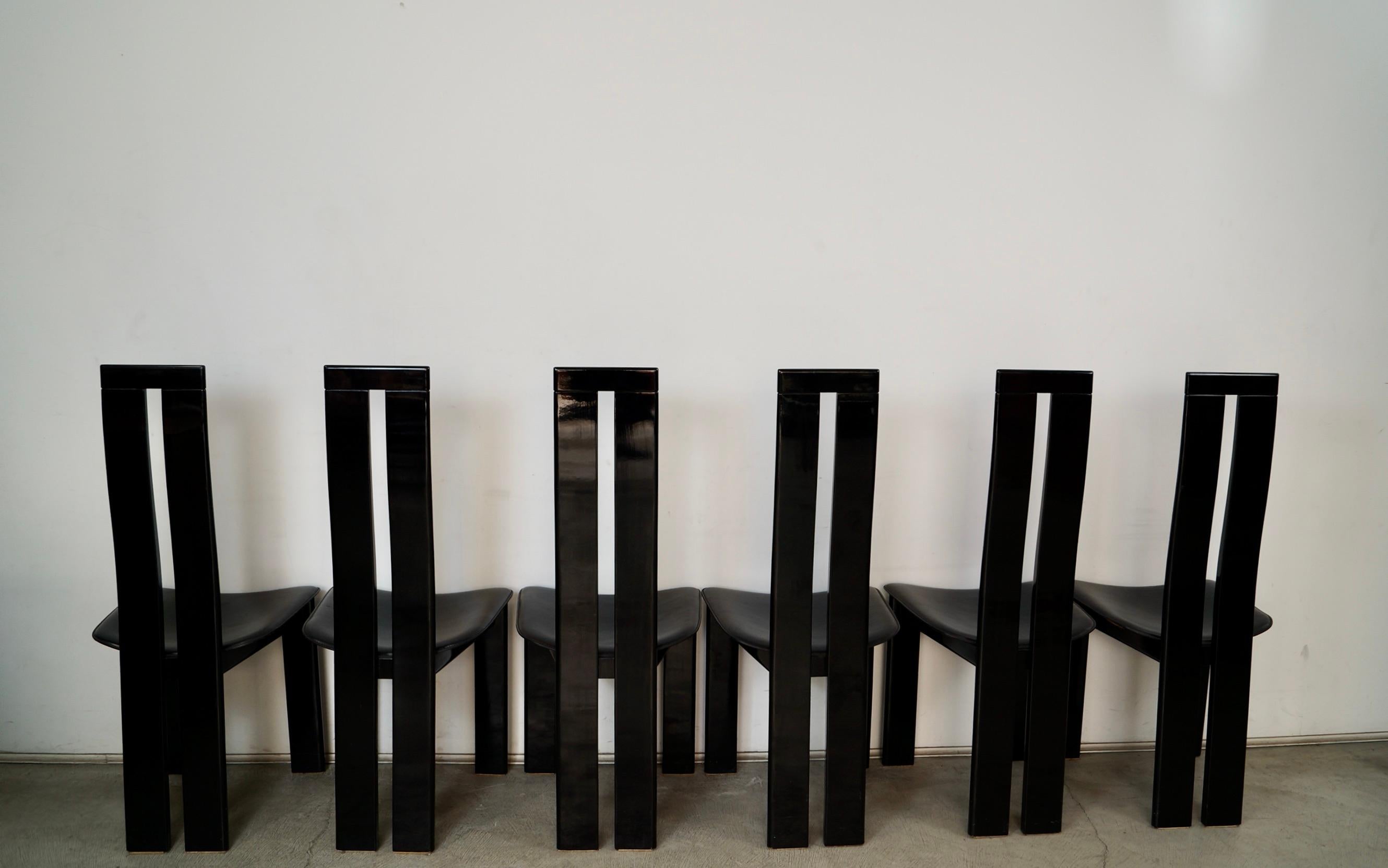 1980er Set von 6 postmodernen Pietro Costantini Esszimmerstühlen aus Lack und Leder im Zustand „Gut“ im Angebot in Burbank, CA