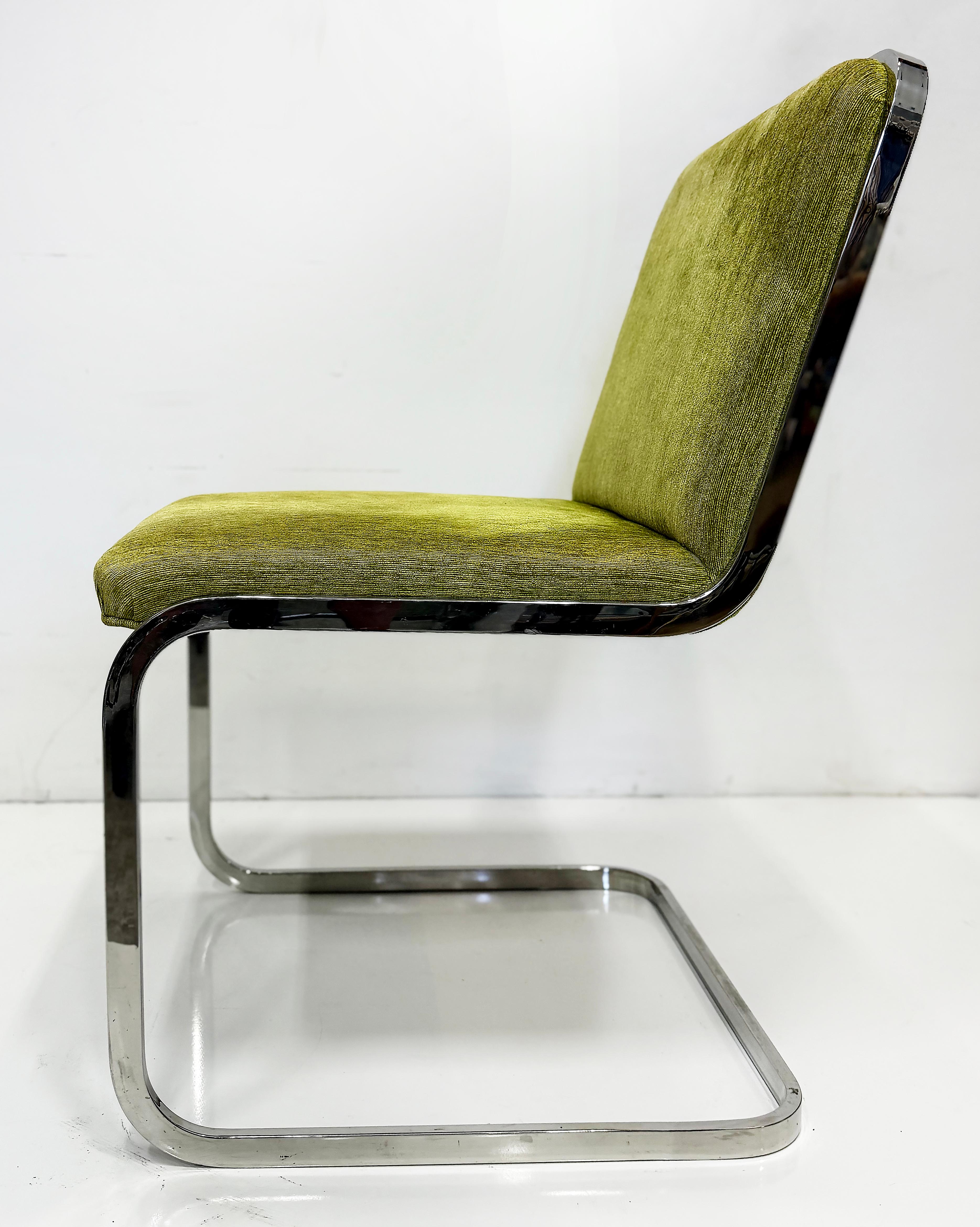 Juego de 8 sillas de comedor cantilever de acero cromado de los años 80, atribuido a Pace Furniture


Se ofrece a la venta un Juego de 8 sillas de comedor de acero cromado de la década de 1980 con un   diseño en voladizo. El conjunto se atribuye a