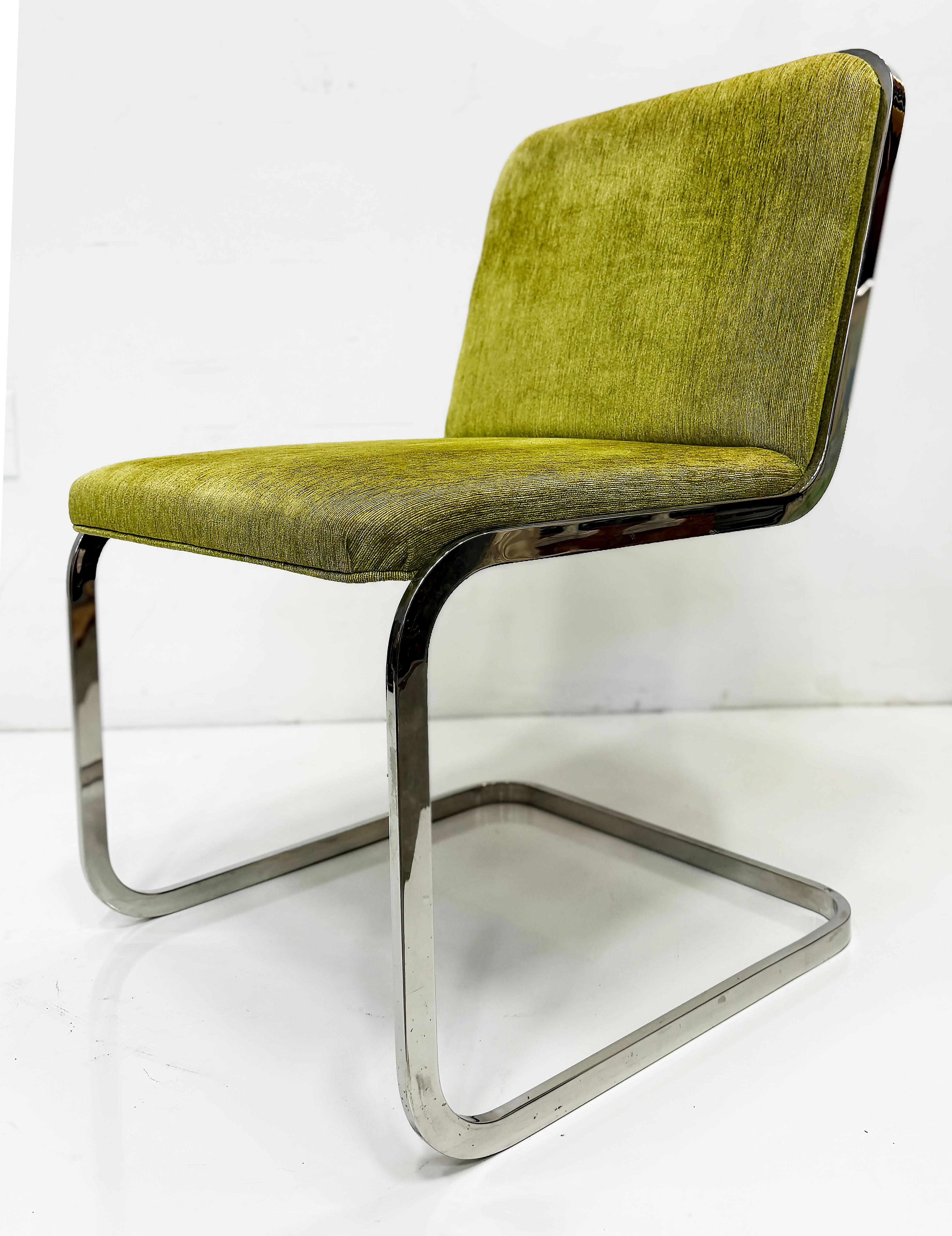 Juego de 8 sillas de comedor cantilever de acero cromado de los años 80, atribuido a Pace Furniture Moderno en venta