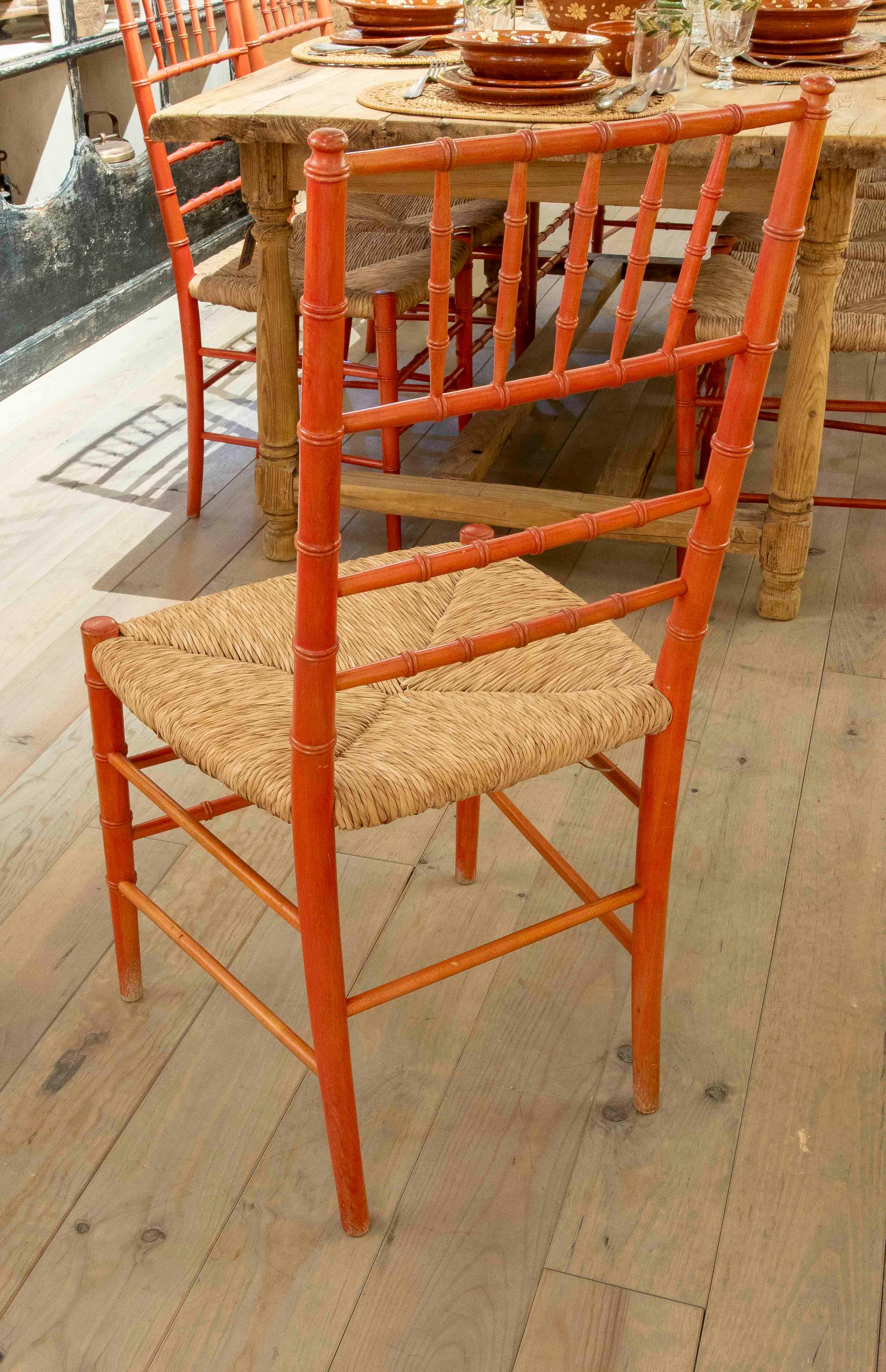 Corde 1980 Ensemble de huit chaises de style provençal en bois peint avec assise en vente