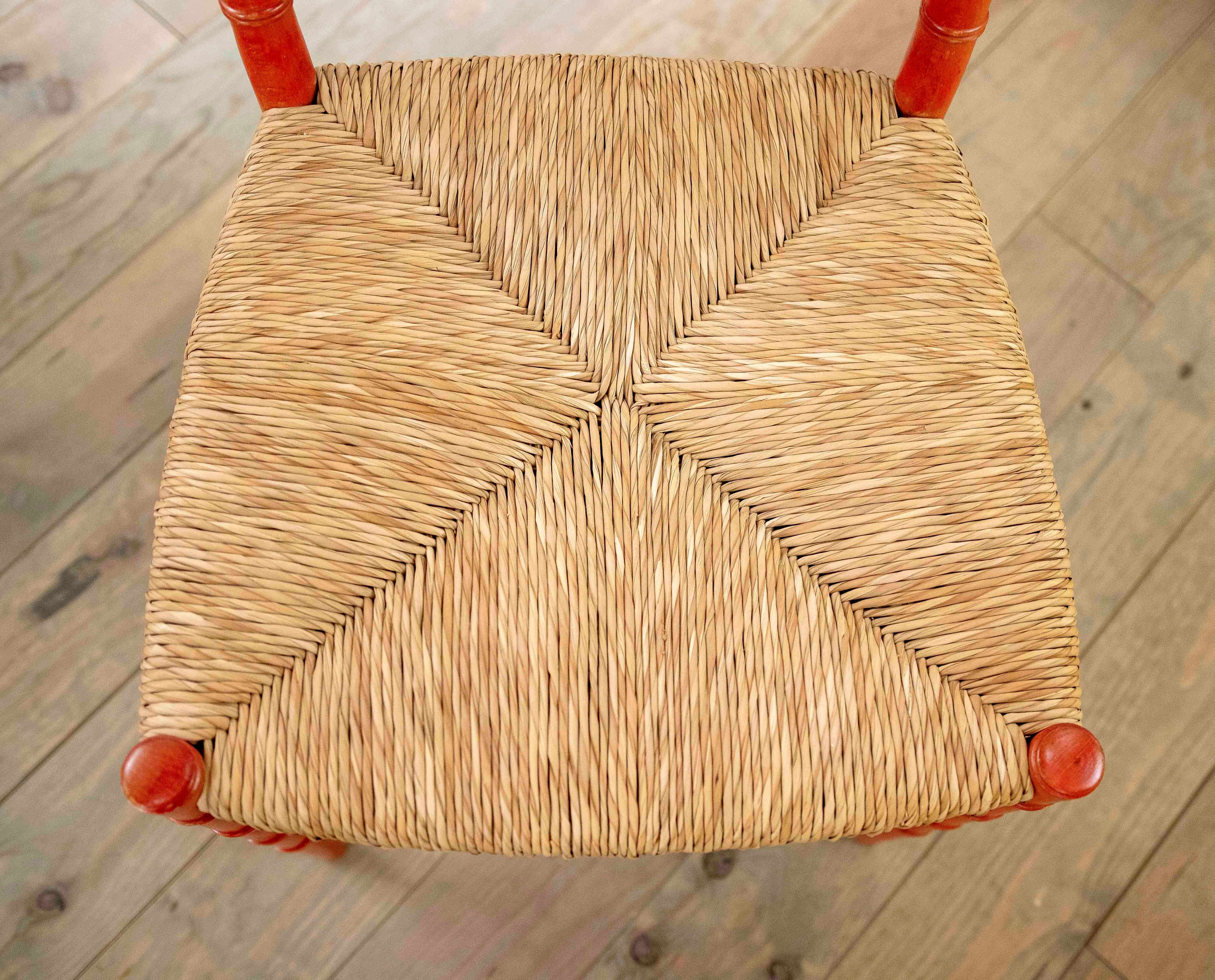 1980 Ensemble de huit chaises de style provençal en bois peint avec assise en vente 3