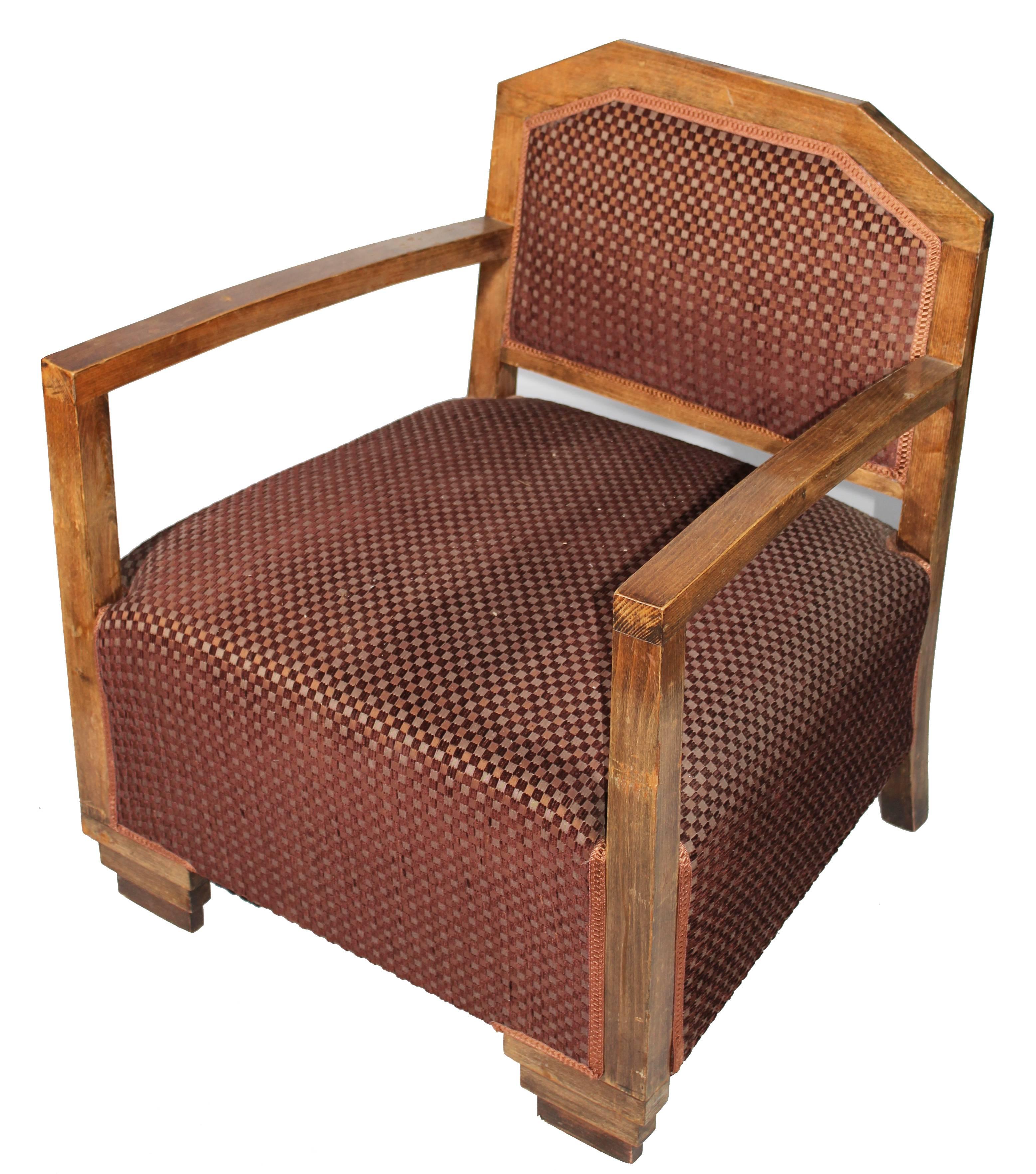 Ensemble de cinq fauteuils en bois recouverts de velours brun. Ils proviennent du célèbre restaurant La Meridiana de Marbella, connu dans les années 1980 pour être le lieu de rencontre de la jet-set de Marbella.


