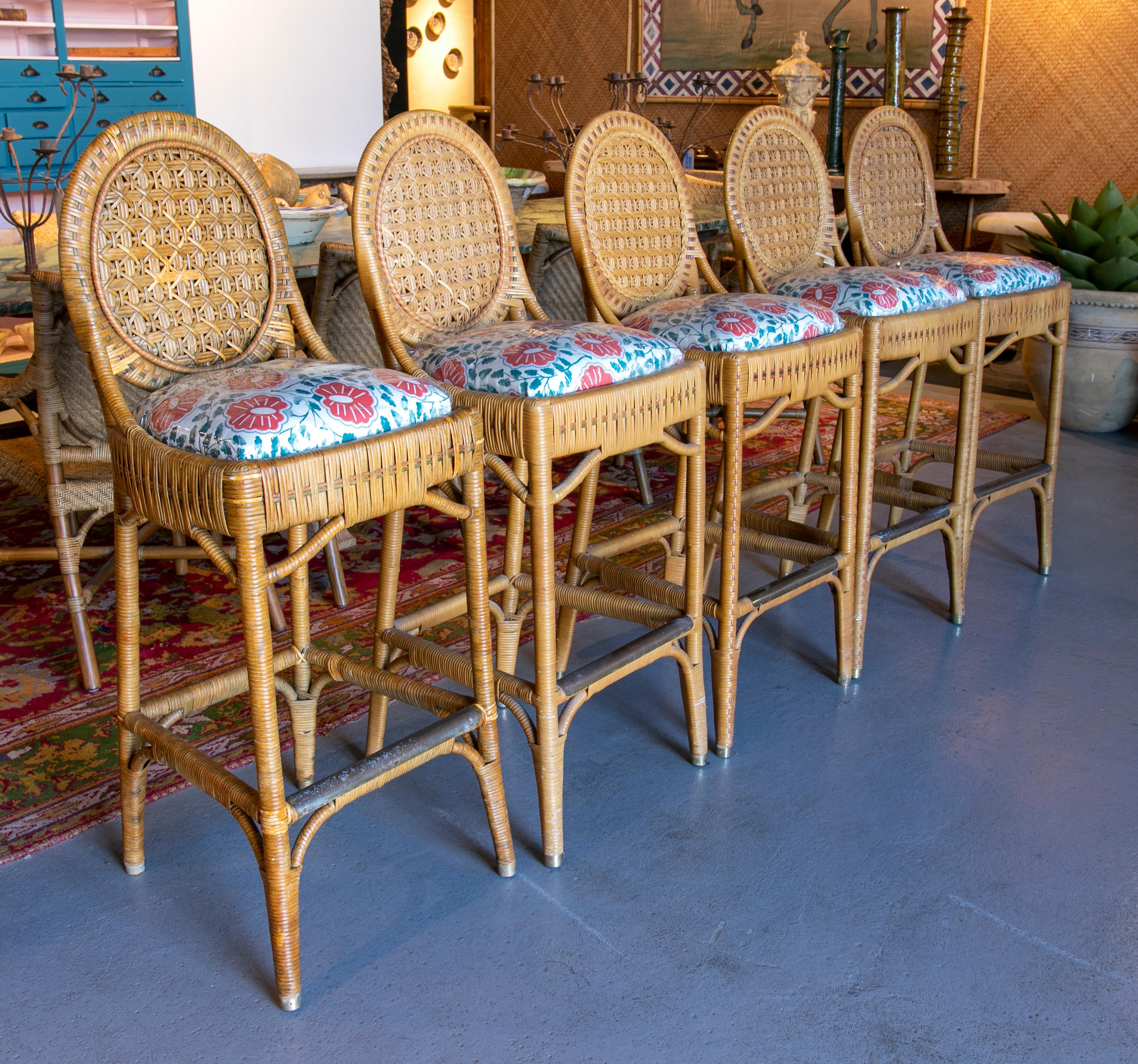 1980s Set of Five Upholstered Wicker Stools In Good Condition In Marbella, ES