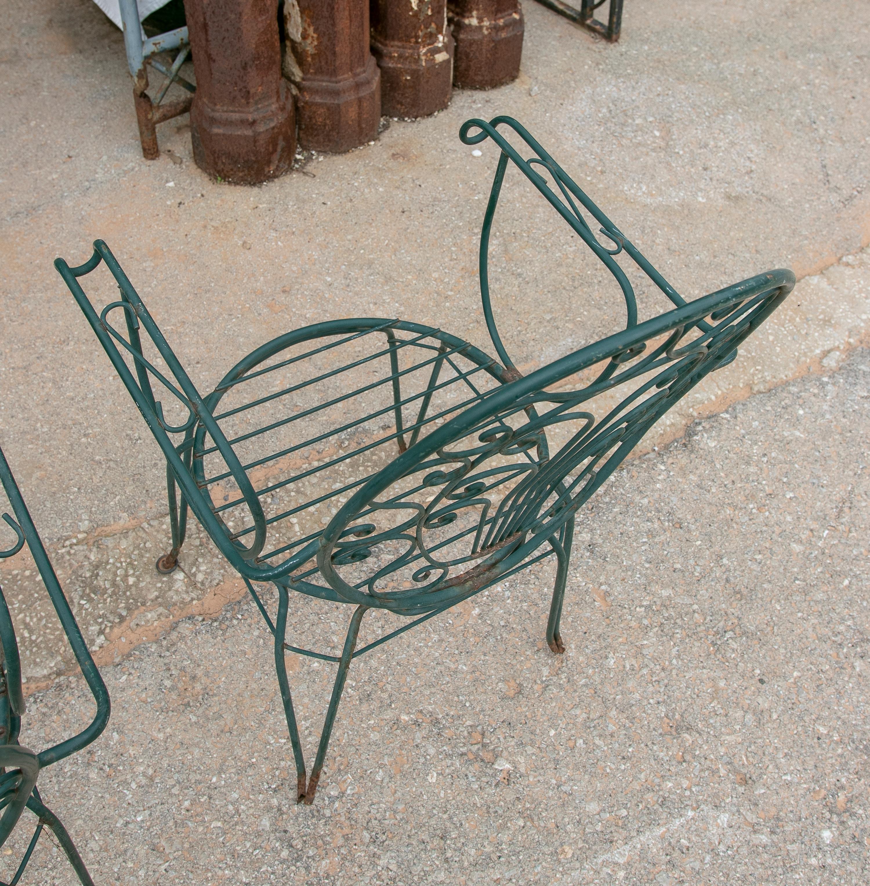 Ensemble de quatre chaises en fer peint en vert des années 1980 en vente 9