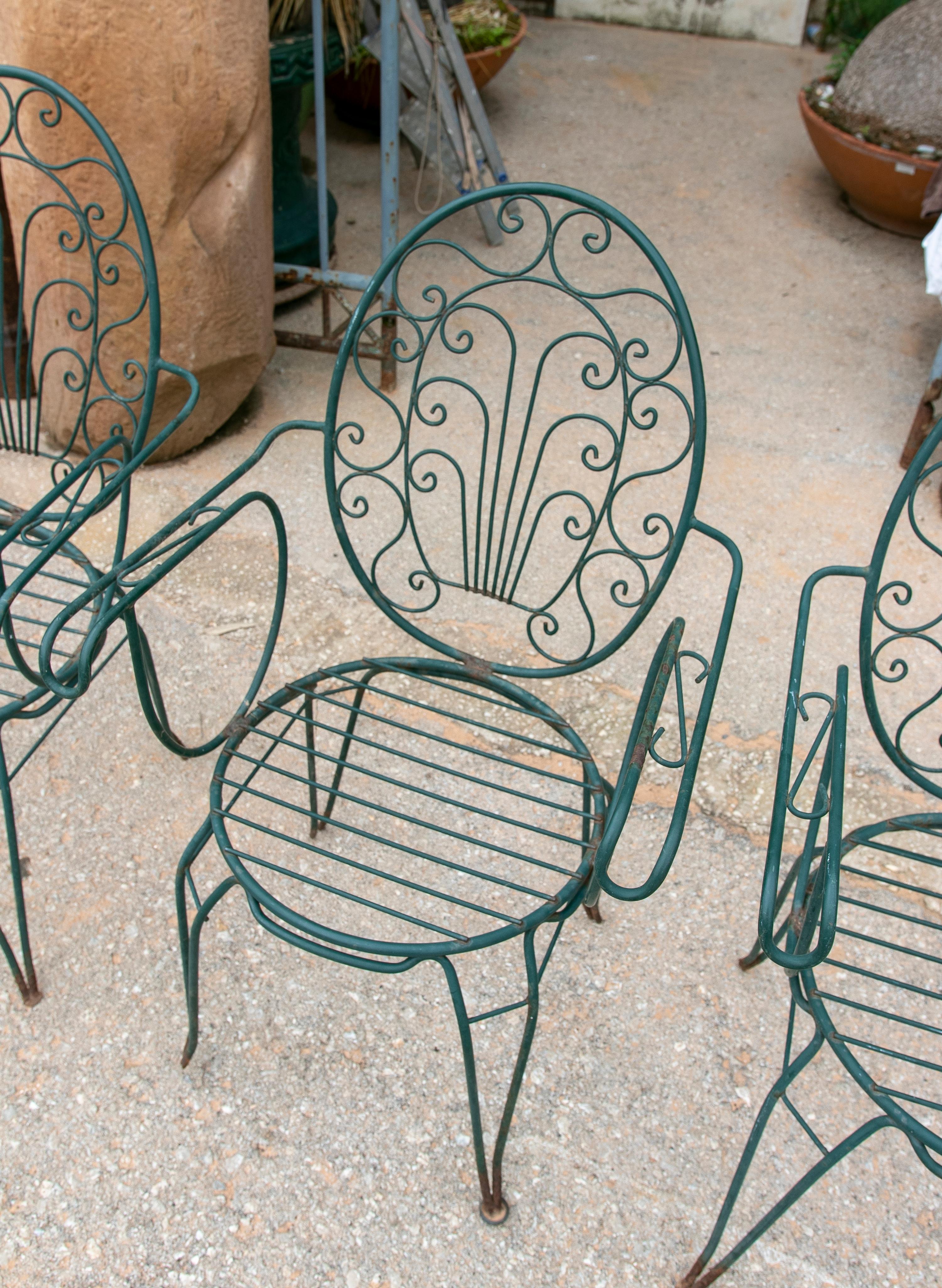 Ensemble de quatre chaises en fer peint en vert des années 1980 en vente 2
