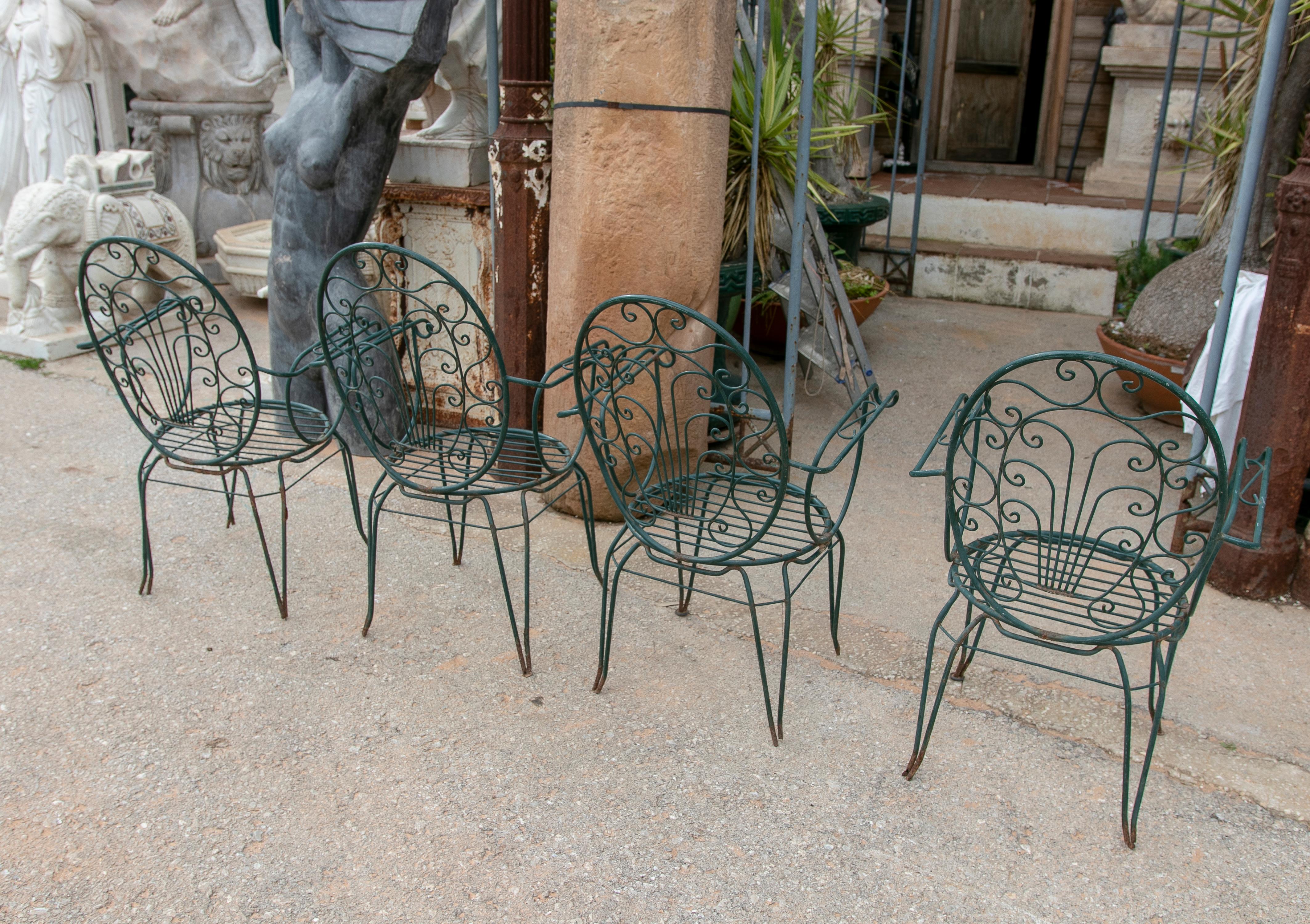 1980s Set of Four Green-Painted Iron Chairs  For Sale 4