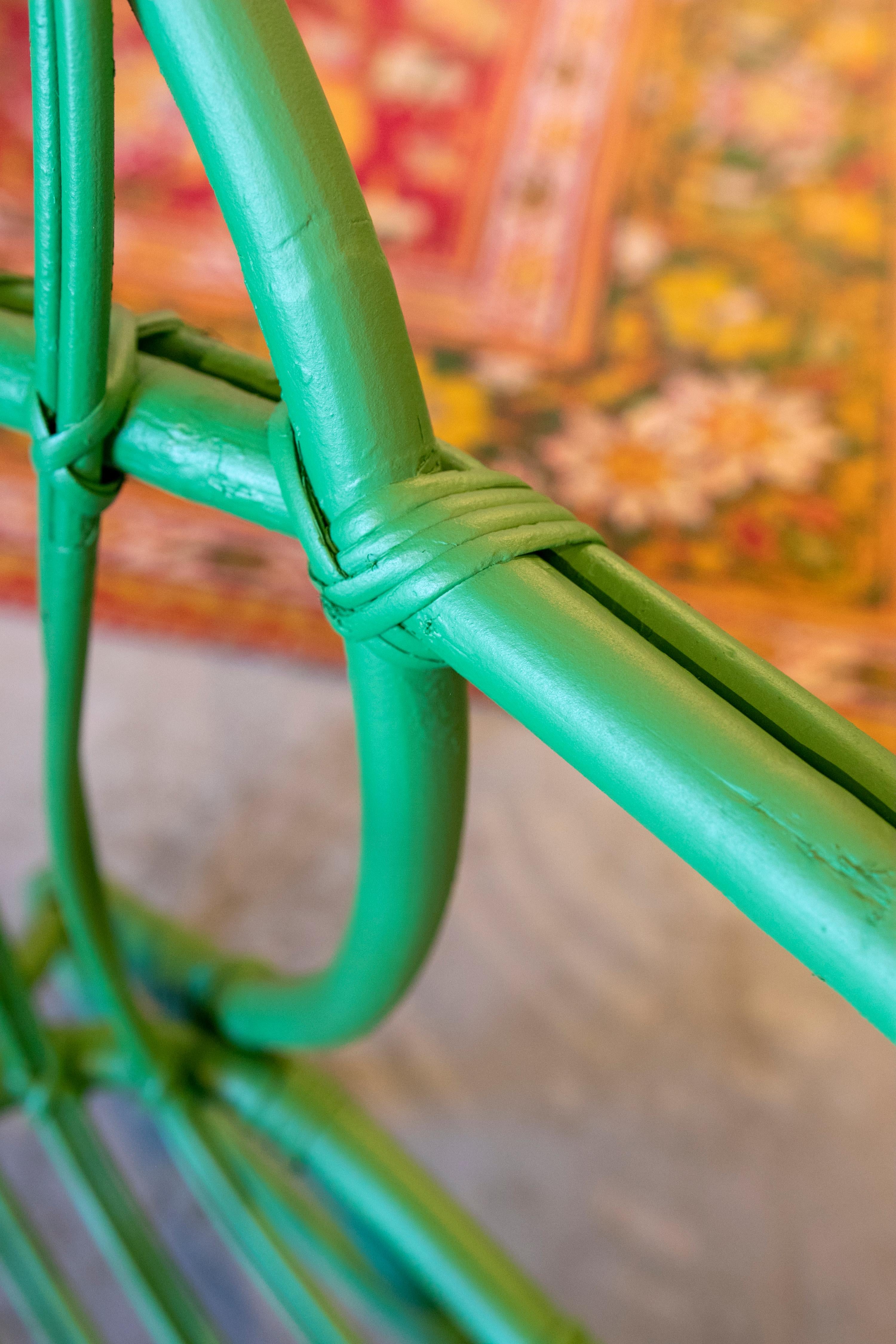Set aus vier handgefertigten Bambussesseln, grün lackiert, 1980er Jahre im Angebot 8