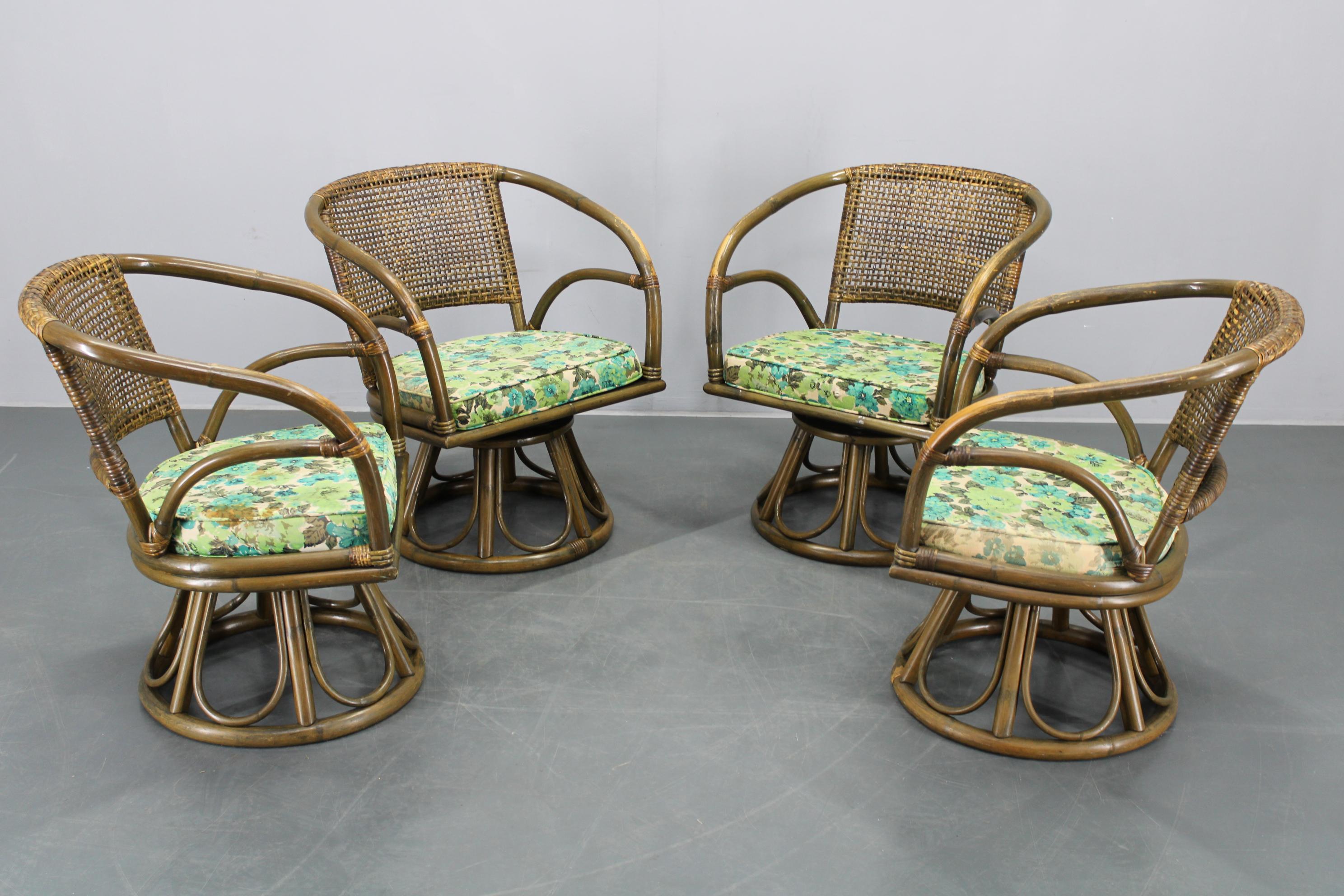 1980er Set aus vier Rattansesseln mit Stoffkissen (Moderne der Mitte des Jahrhunderts) im Angebot