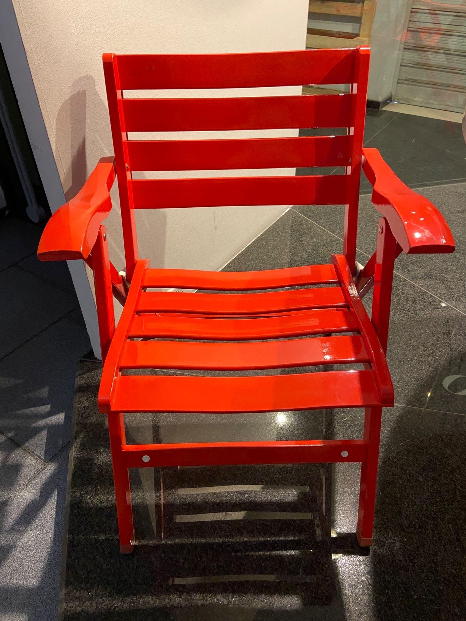 italien Ensemble de quatre chaises de jardin pliantes orange de style Reguitti des années 1980 en vente