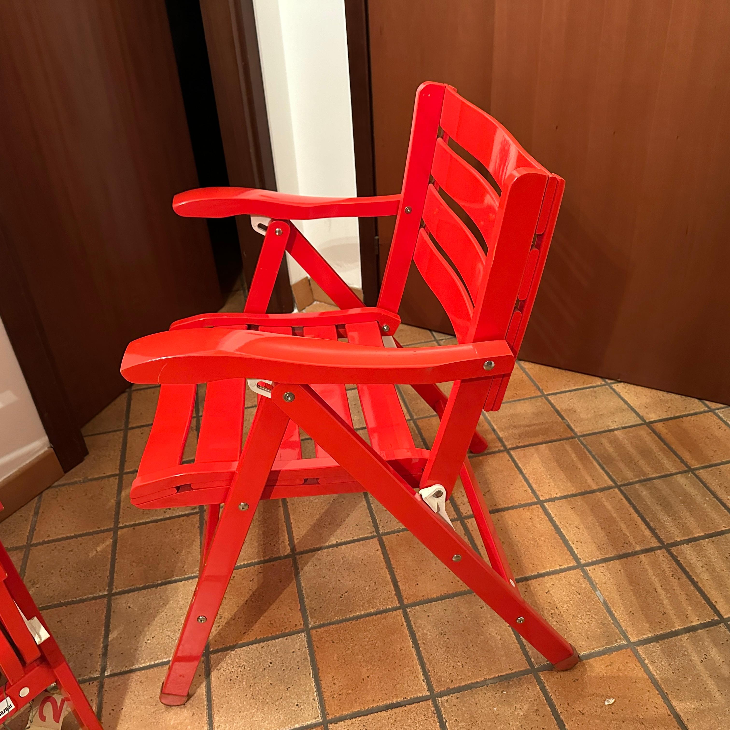 Bois Ensemble de quatre chaises de jardin pliantes orange de style Reguitti des années 1980 en vente