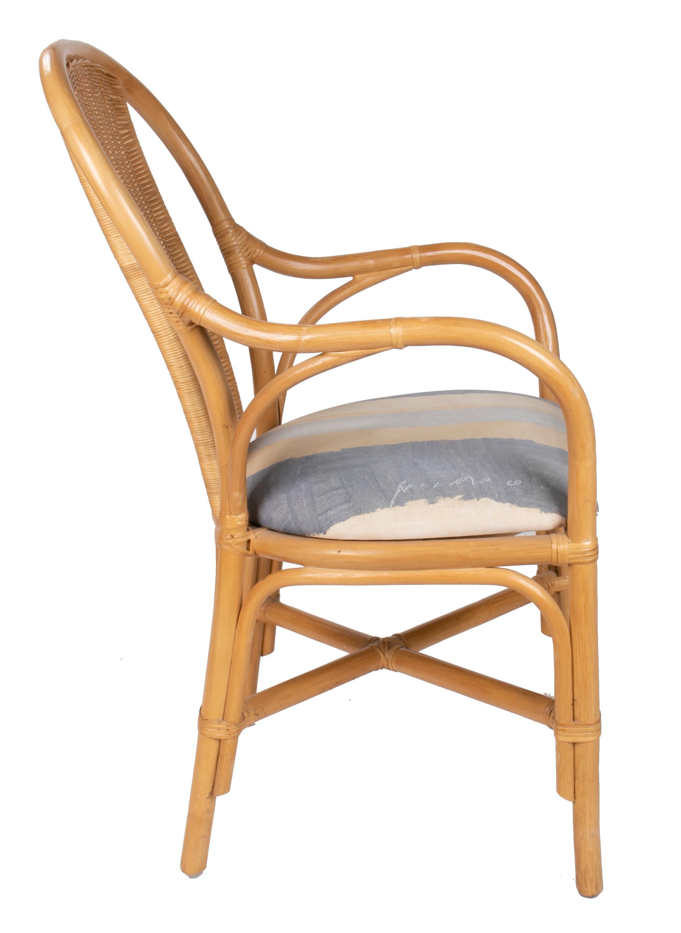 vier gepolsterte spanische Sessel aus Bambus und Korbgeflecht aus den 1980er Jahren.
   