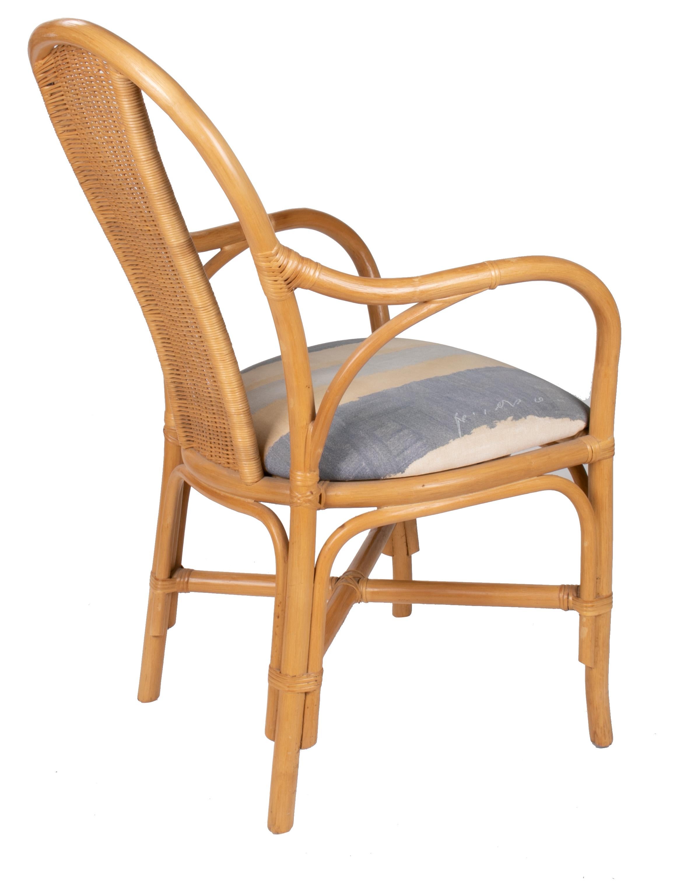 Set aus vier spanischen gepolsterten Sesseln aus Bambus und Korbweide, 1980er Jahre (Spanisch) im Angebot