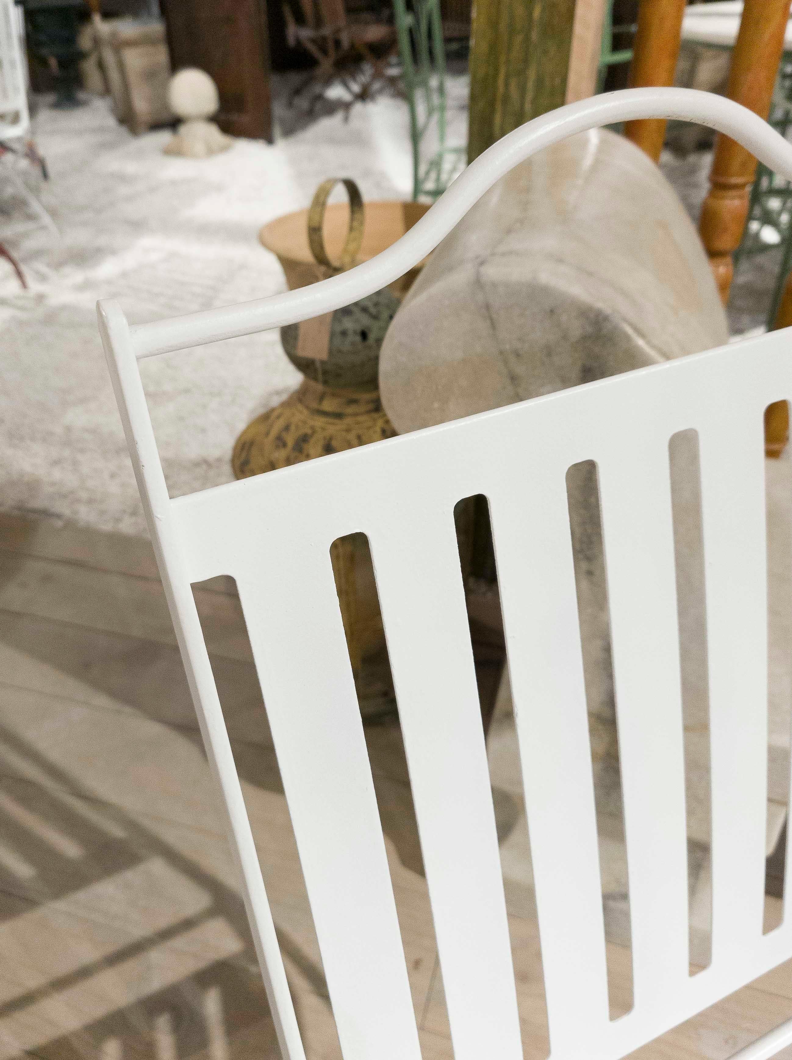 1980s Set of Four White Iron Folding Chairs in French Bistro Style in vendita 11