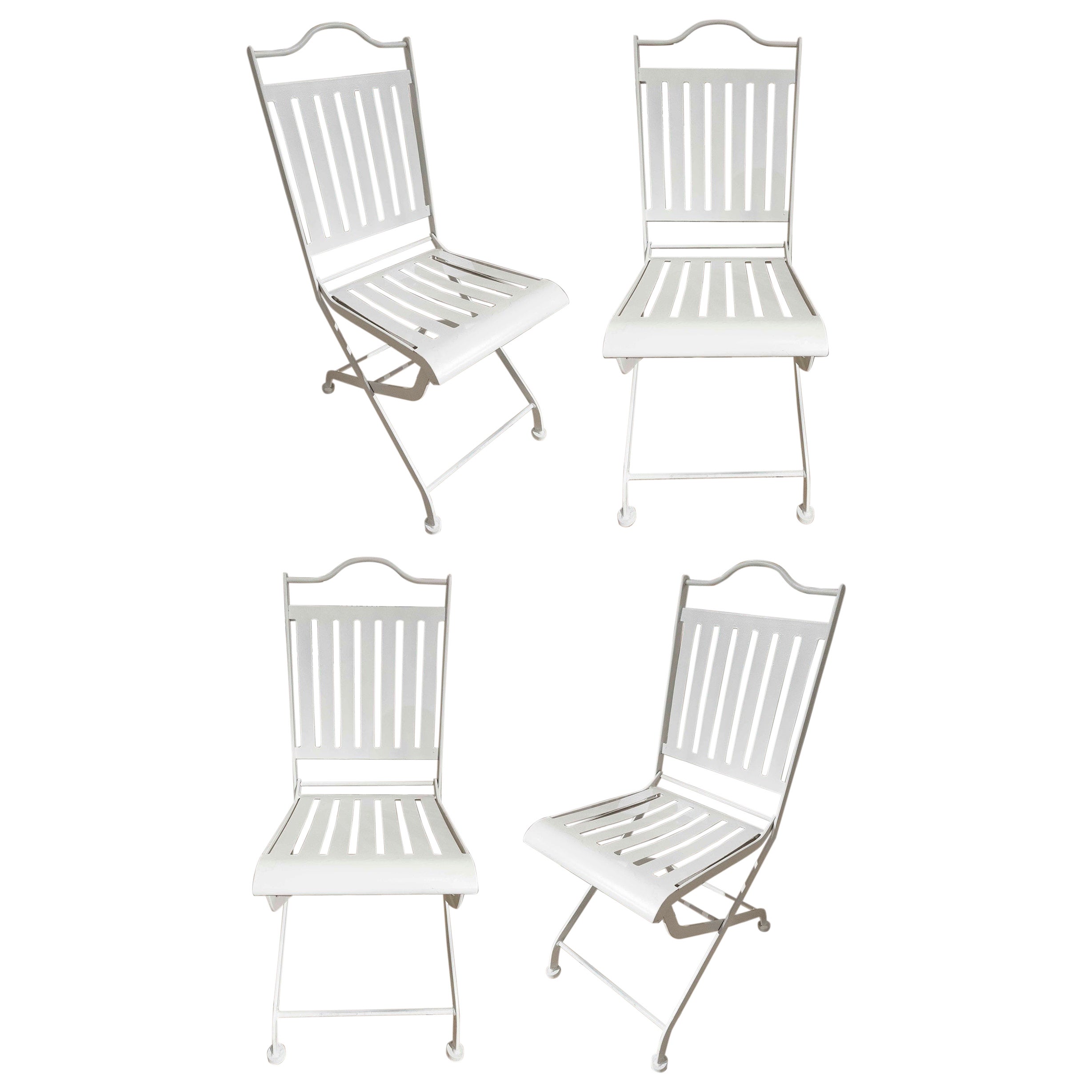1980s Set of Four White Iron Folding Chairs in French Bistro Style in vendita