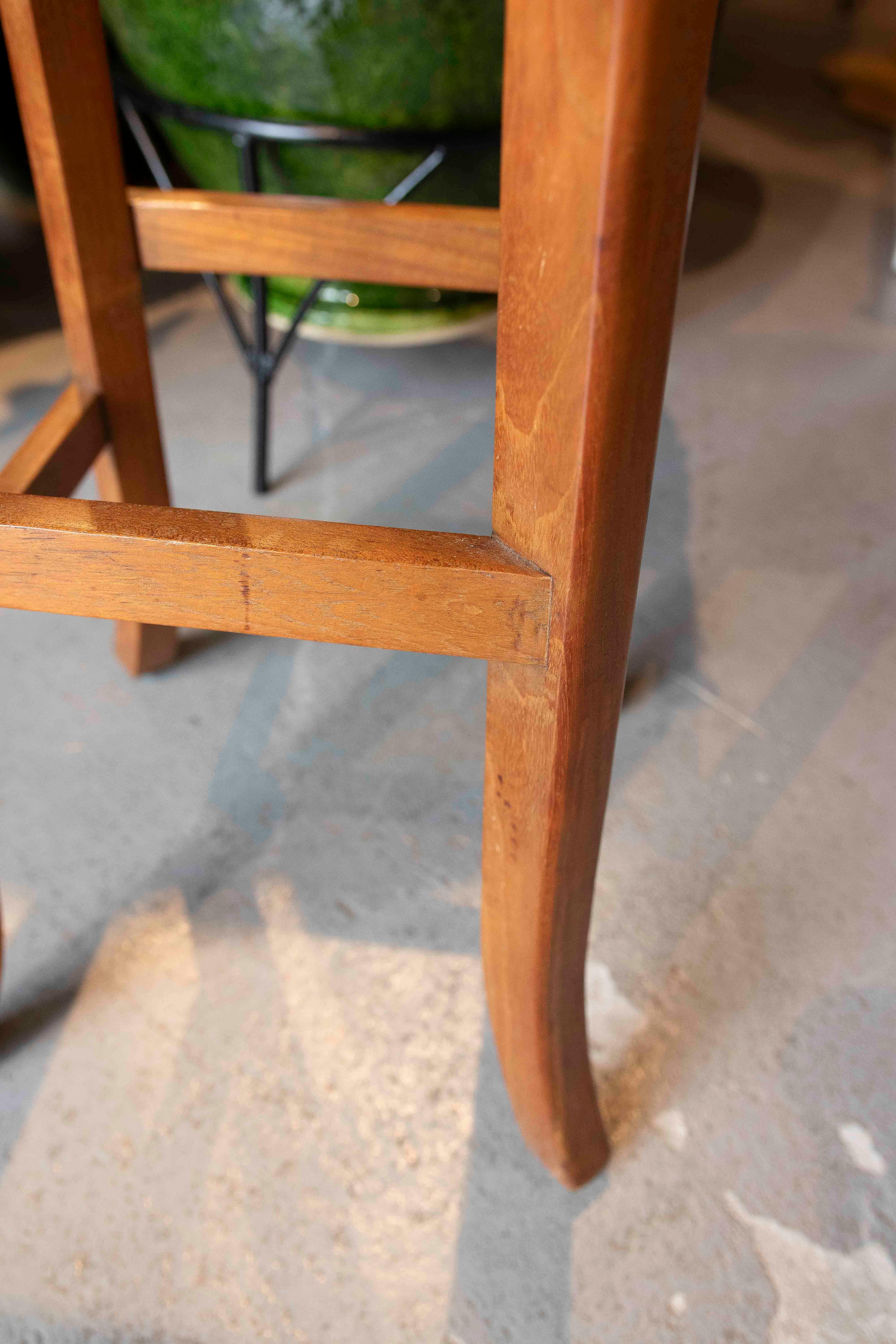 1980s Set of Four Wooden Stools with Wicker Seats For Sale 11