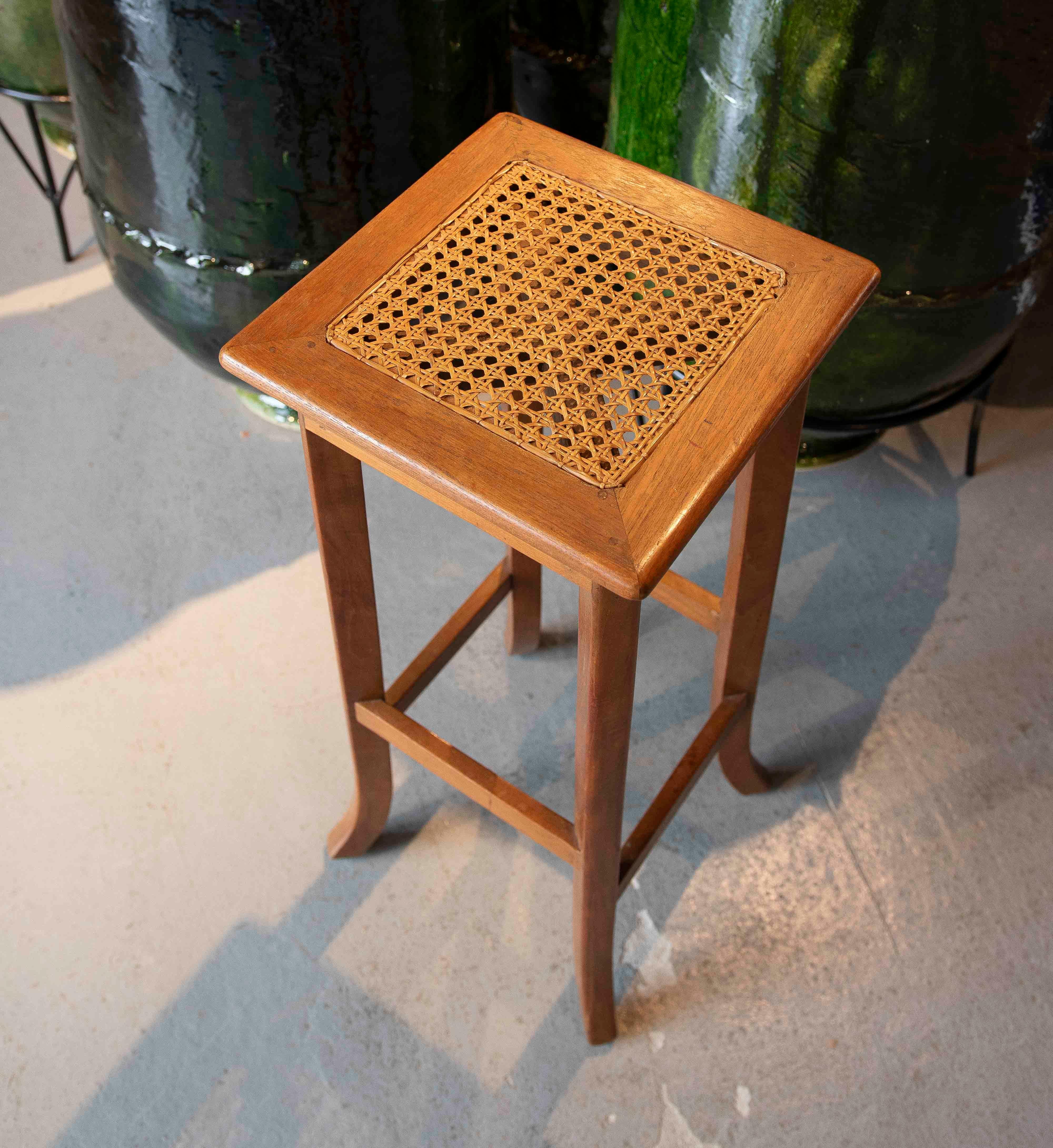 1980s Set of Four Wooden Stools with Wicker Seats For Sale 4