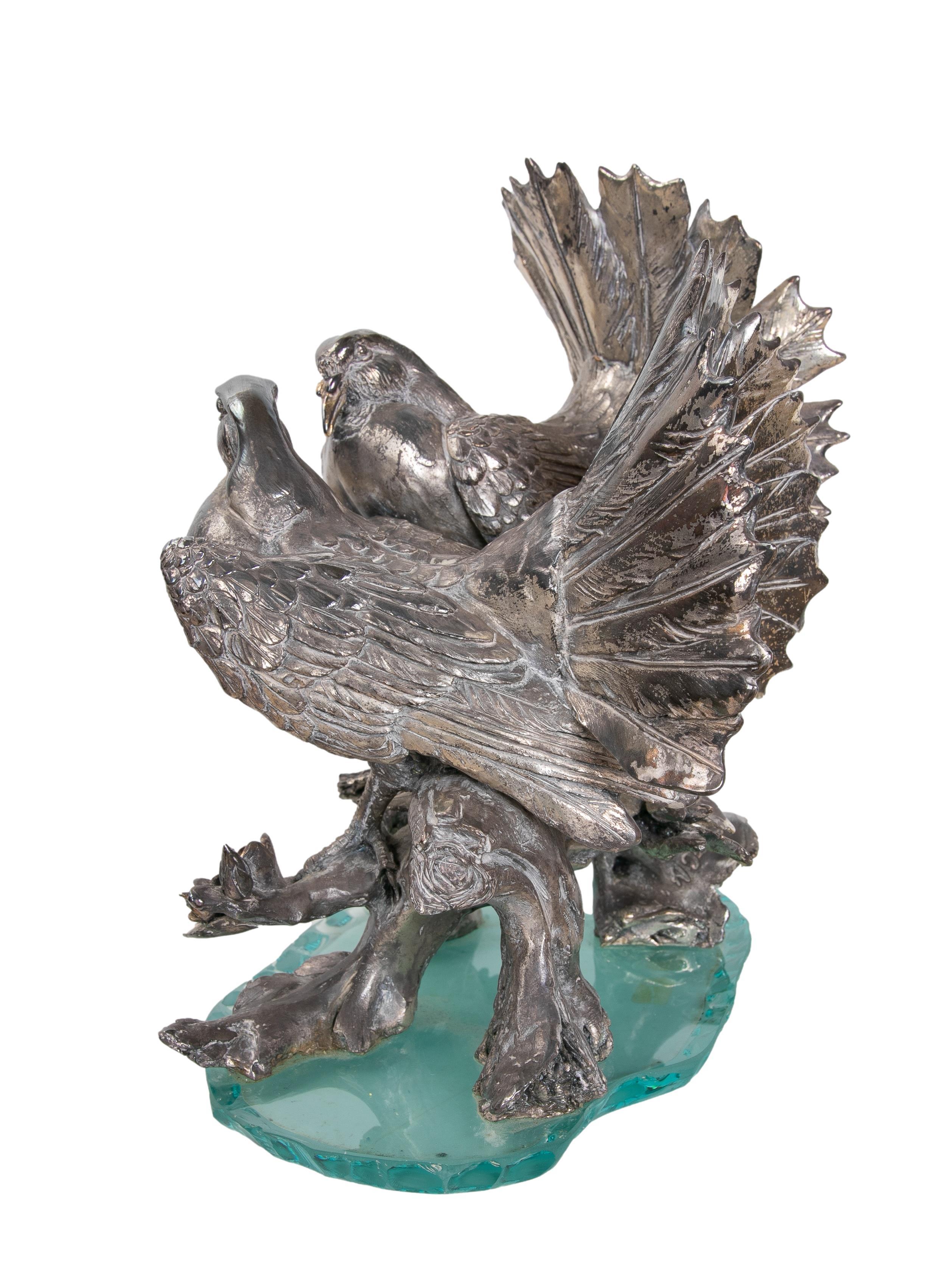 French 1980s Set of Sculptures of a Couple of Resin and Metal Covered Turtledoves For Sale