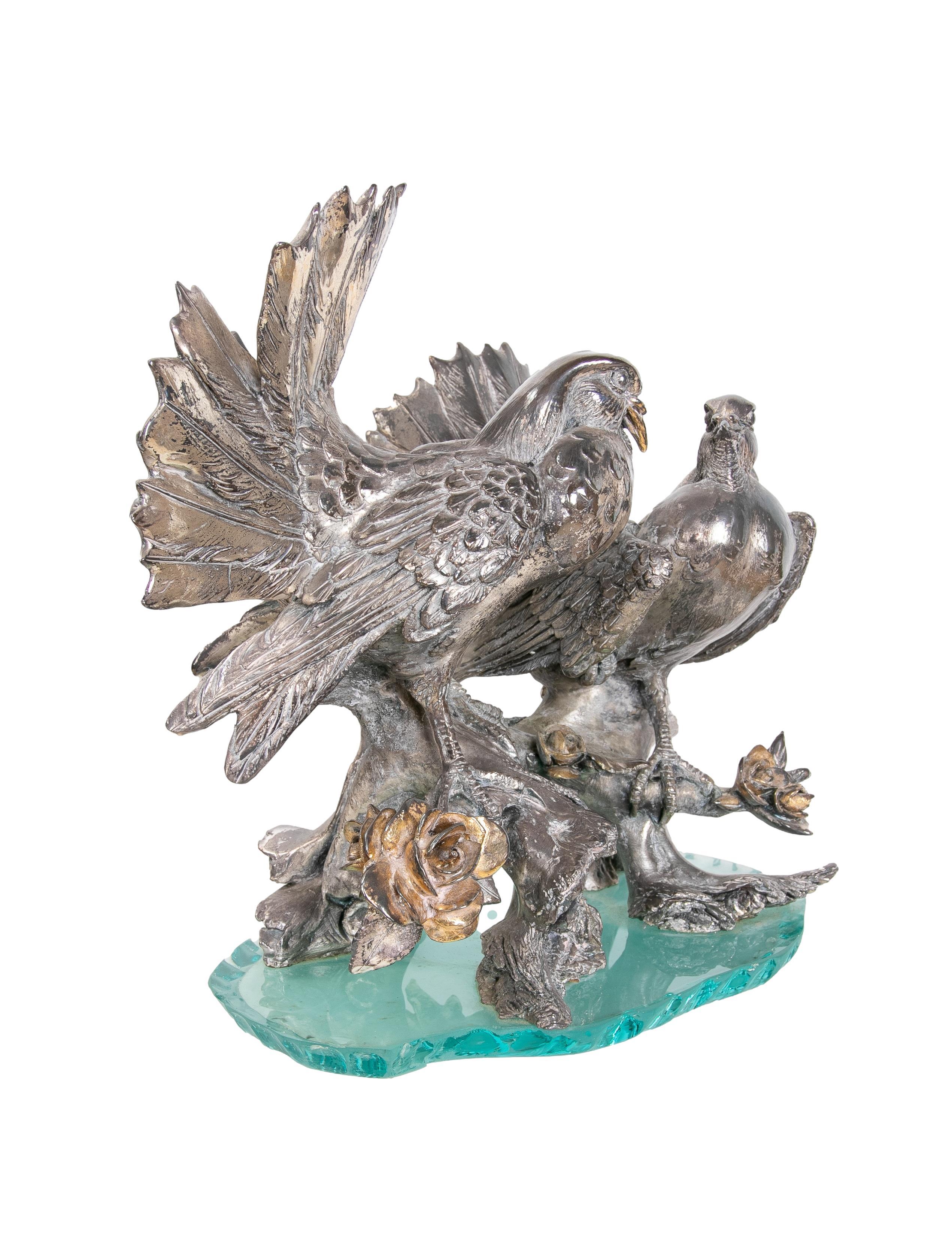 1980s Set of Sculptures of a Couple of Resin and Metal Covered Turtledoves For Sale 2