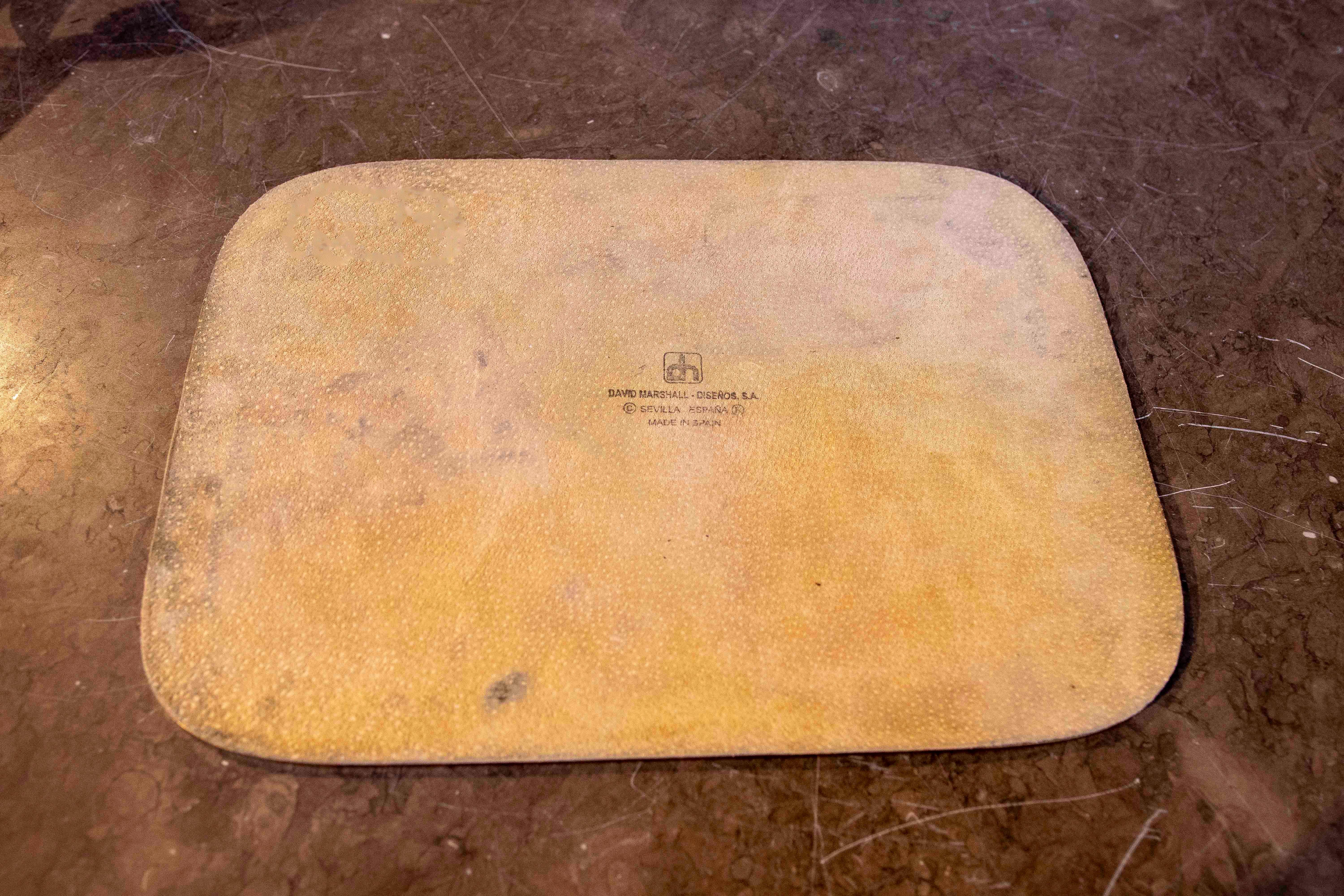 1980er Satz von sieben Untersetzern aus Messing und Aluminium von David Marshall, Spanien. im Angebot 4