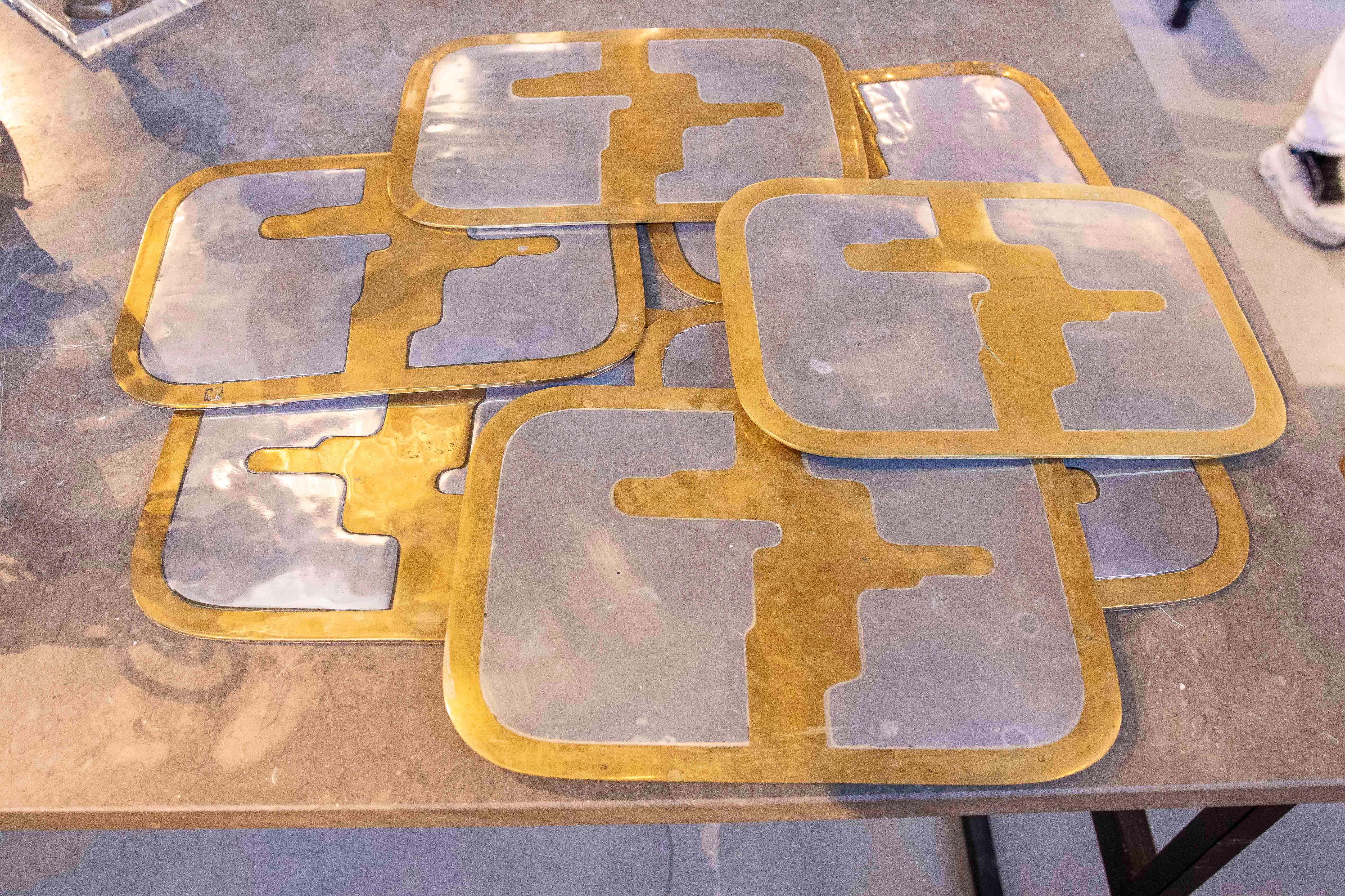 1980er Satz von sieben Untersetzern aus Messing und Aluminium von David Marshall, Spanien. im Zustand „Gut“ im Angebot in Marbella, ES