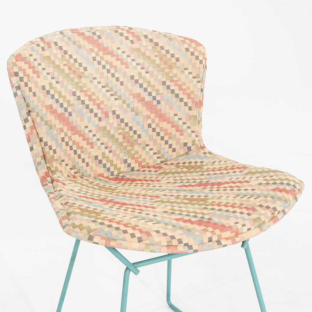 Acciaio Set di sei sedie da pranzo degli anni '80 di Harry Bertoia per Knoll con cuscini interi in vendita