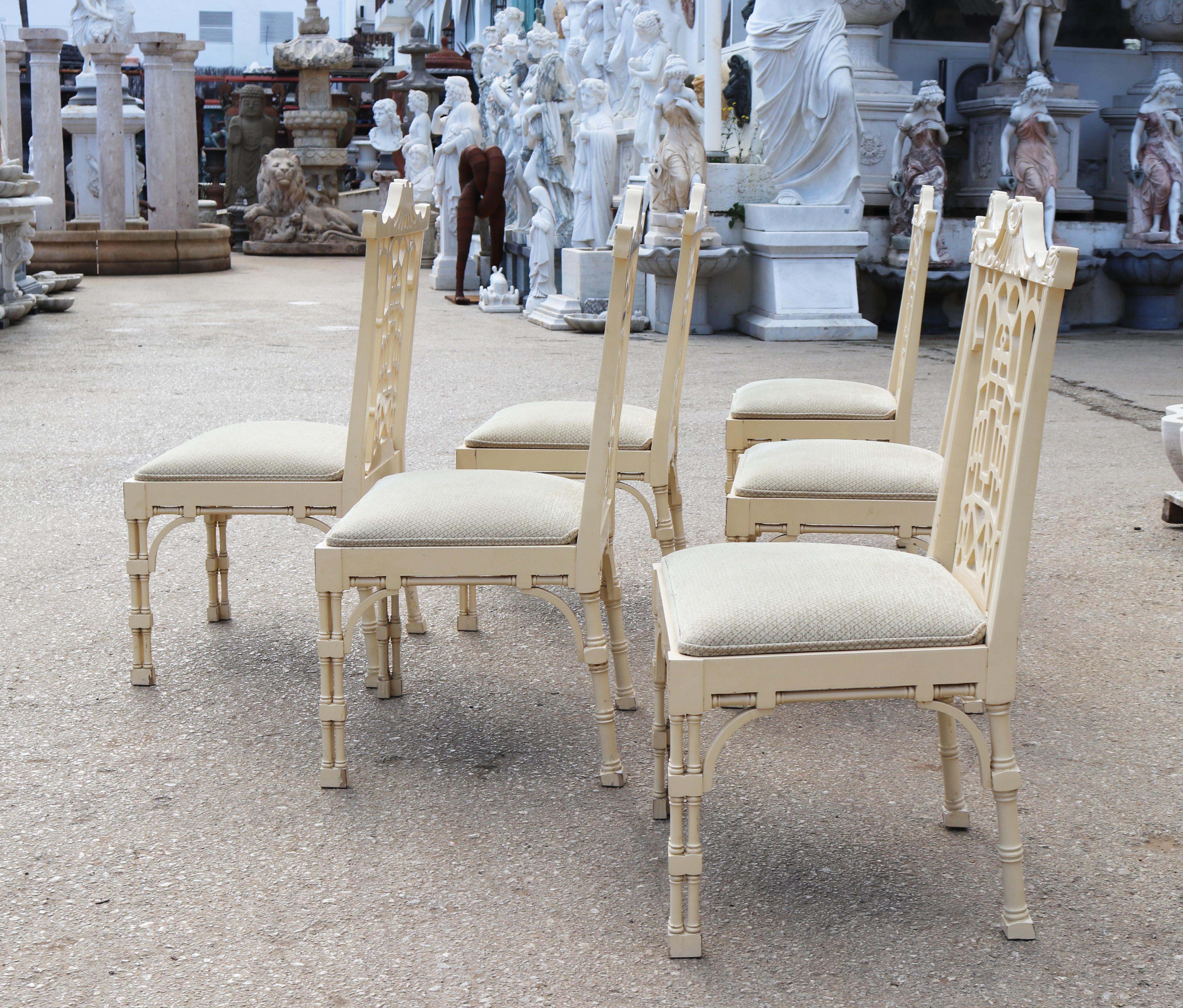 1980s Set of Six Spanish White Lacquer Oriental Chinoiserie Pagoda Dining Chairs In Good Condition In Marbella, ES