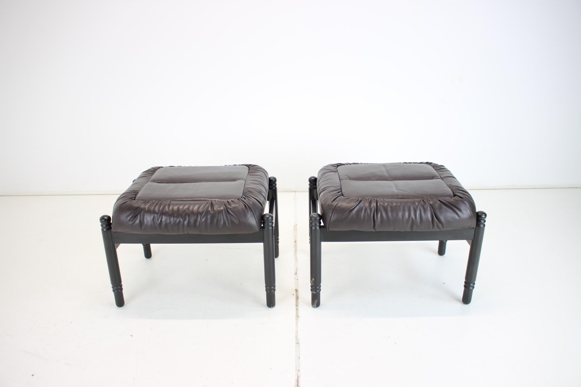 Mid-Century Modern 1980s Set of Stools made of Wood and Leather - STILLA LUX, Czechoslovakia For Sale