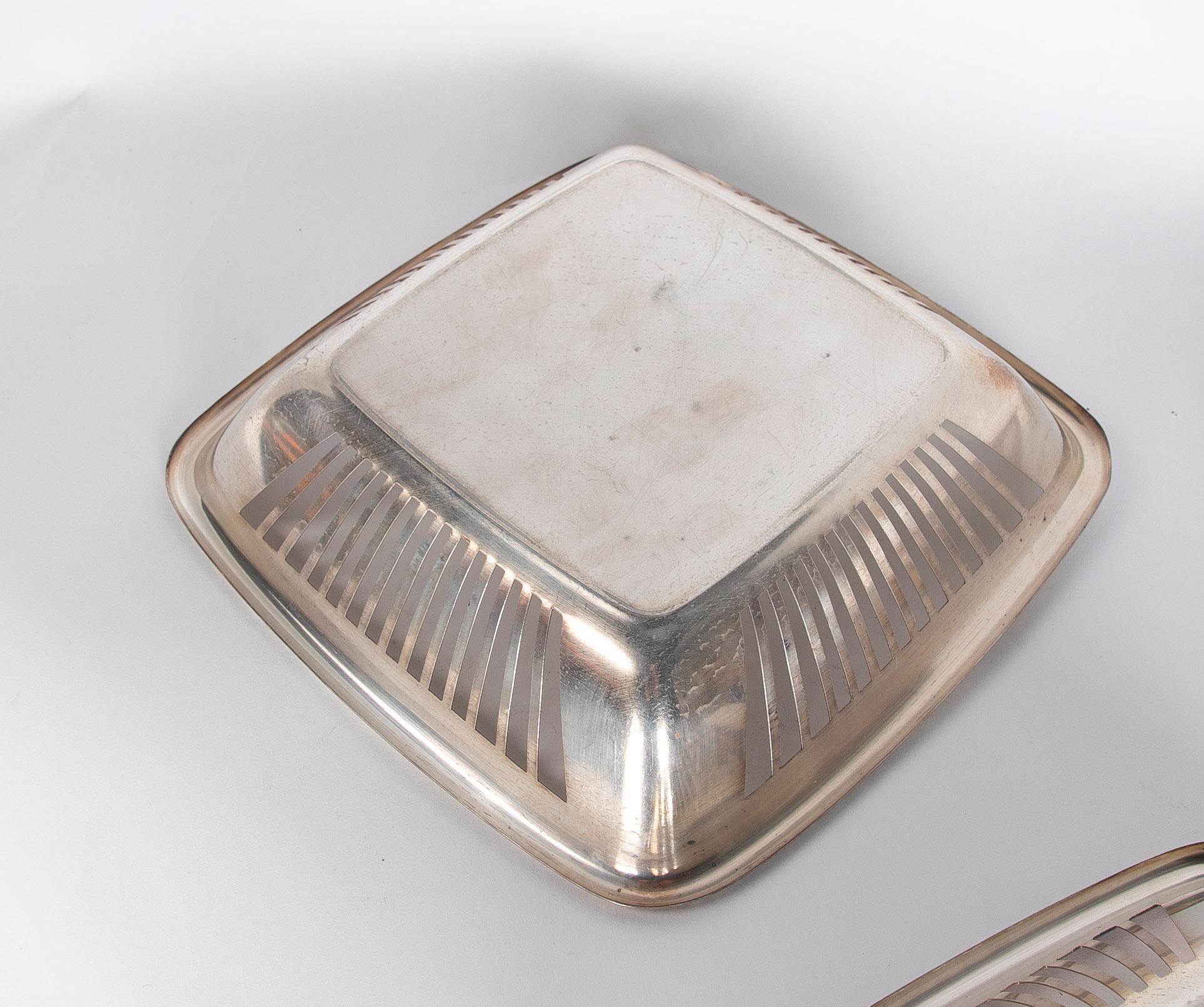 1980s Set of Three Square Silver Plated Metal Trays For Sale 6