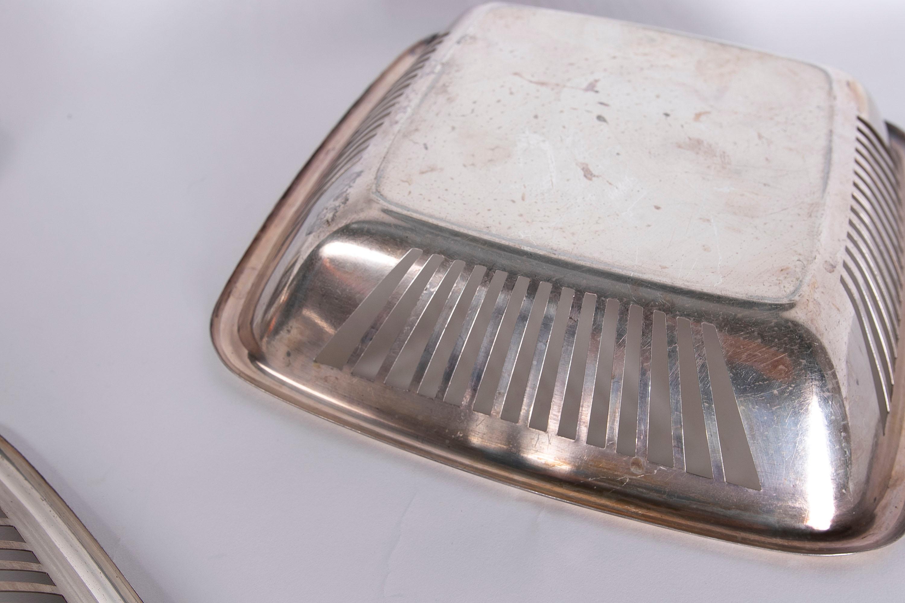 1980s Set of Three Square Silver Plated Metal Trays For Sale 10