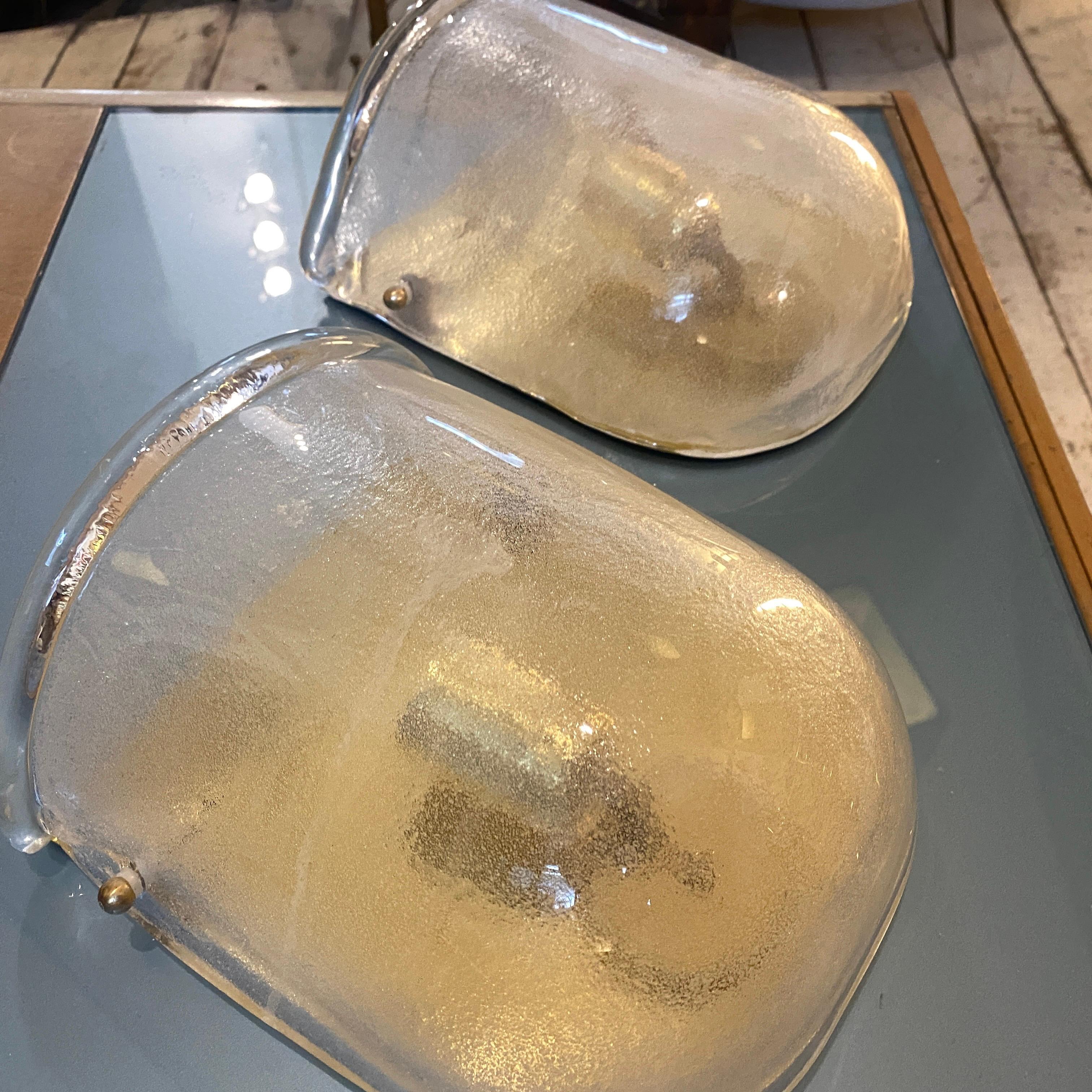 1980s Set of Two Mid-century Modern Brass and Murano Glass Wall Sconces In Good Condition In Aci Castello, IT