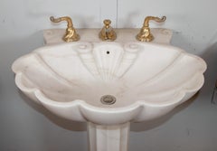 Lavello a conchiglia in marmo bianco con ferramenta dorata di Sheryl Wagner del 1980
